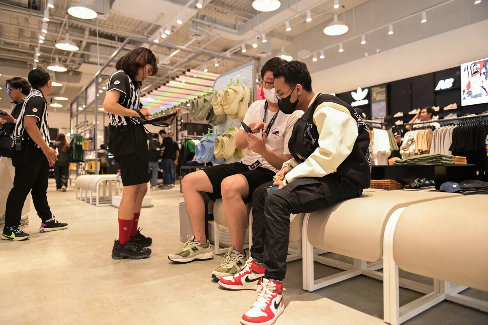 Foot Locker Membuka Gerai Terbaru di Paris Van Java, Bandung