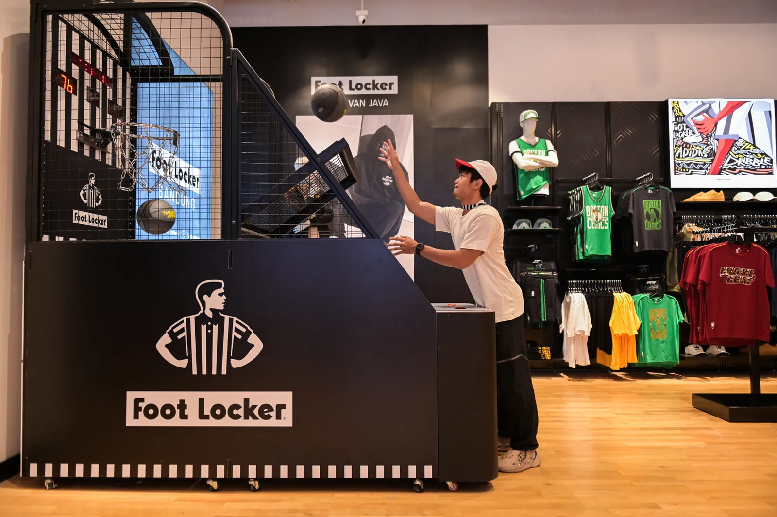 Foot Locker Membuka Gerai Terbaru di Paris Van Java, Bandung