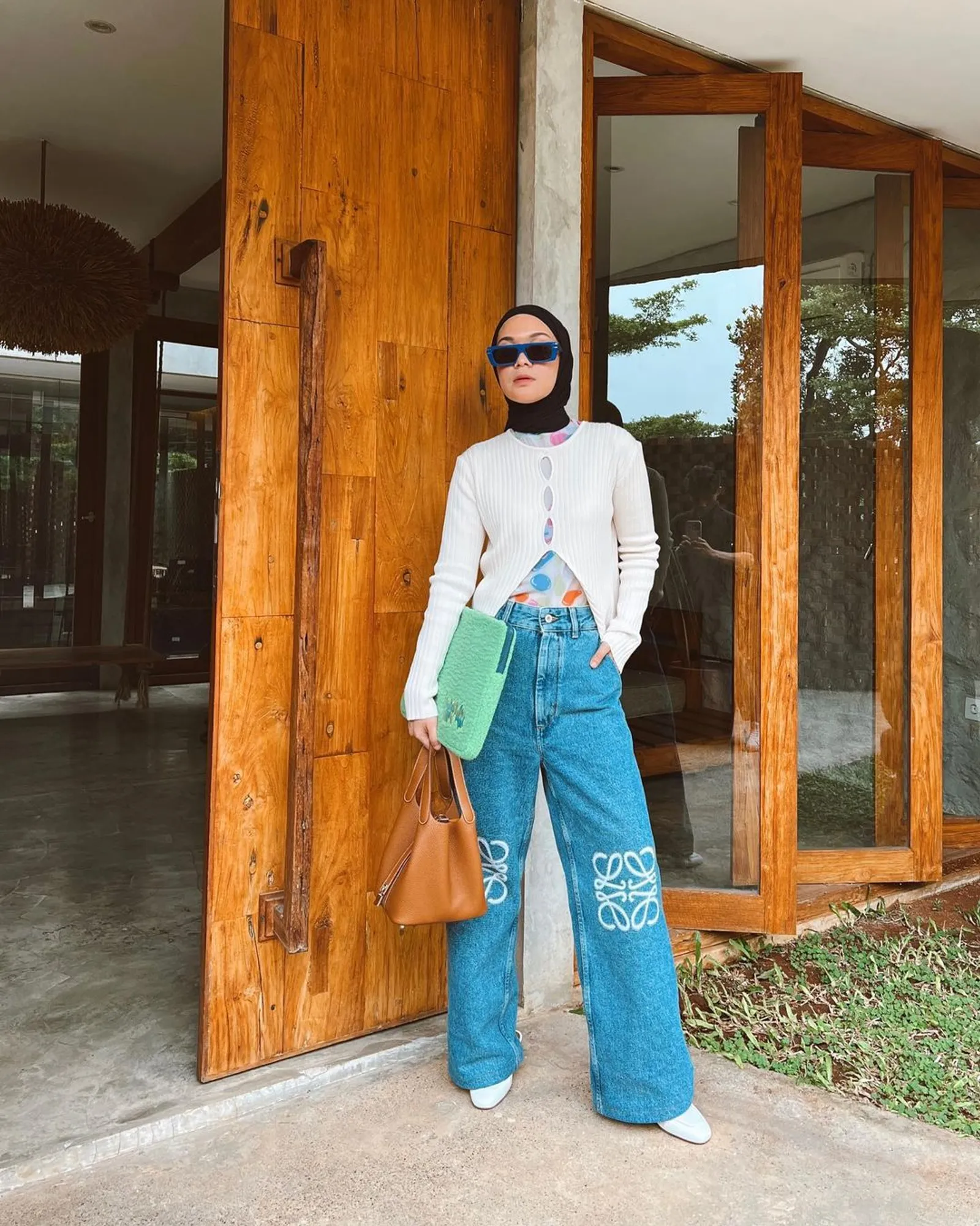 Ide Padu-padan Celana Jeans dari Tantri Namirah, Anti Boring!