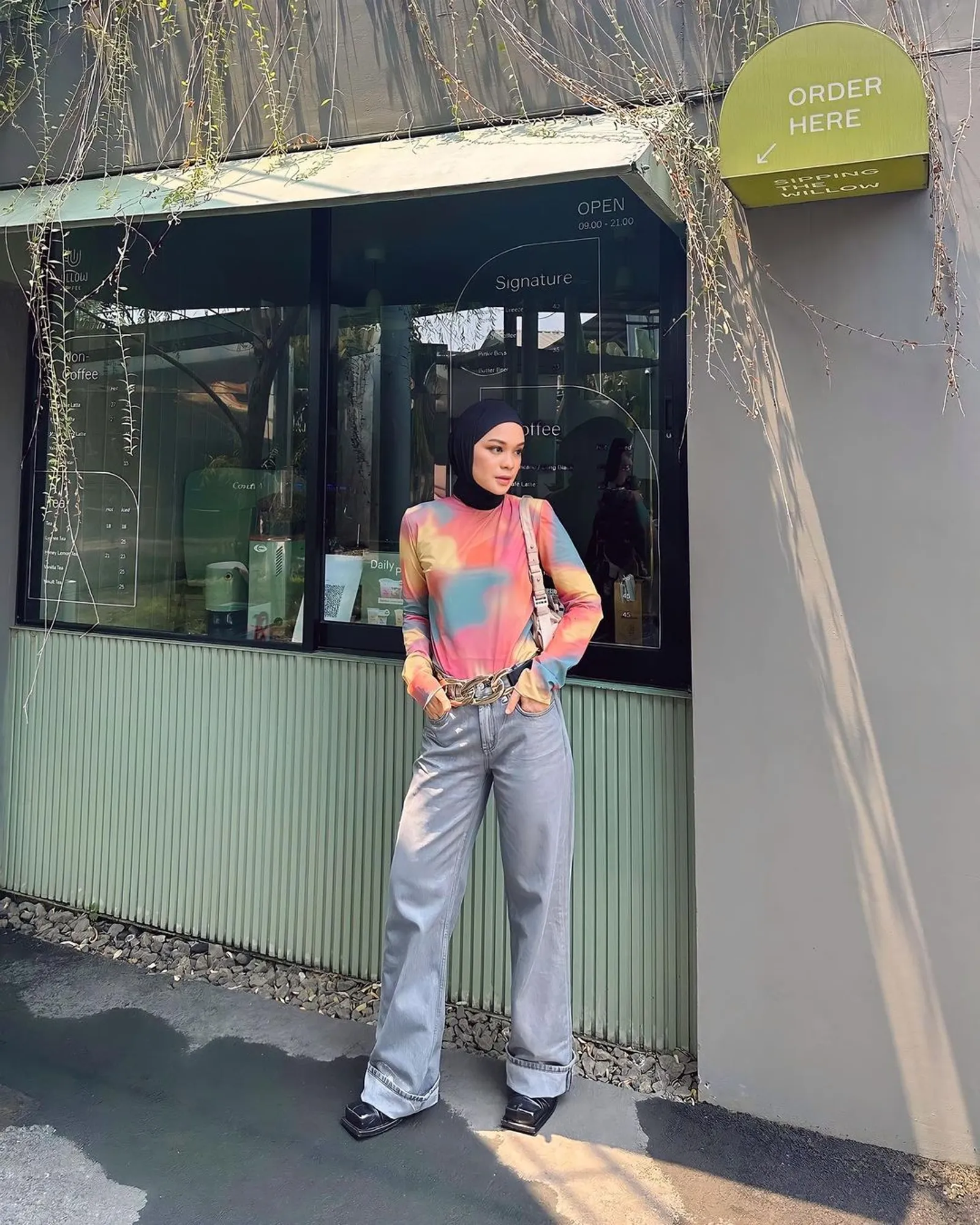 Ide Padu-padan Celana Jeans dari Tantri Namirah, Anti Boring!