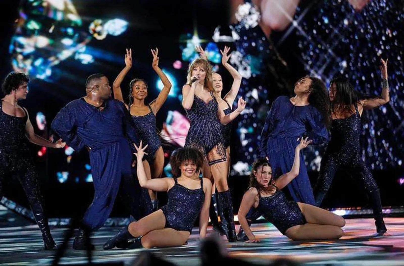 Lompat Lebih Tinggi di 'Taylor Swift The Eras Tour' Movie