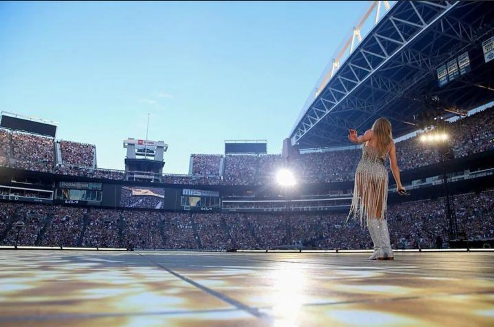 Lompat Lebih Tinggi di 'Taylor Swift The Eras Tour' Movie