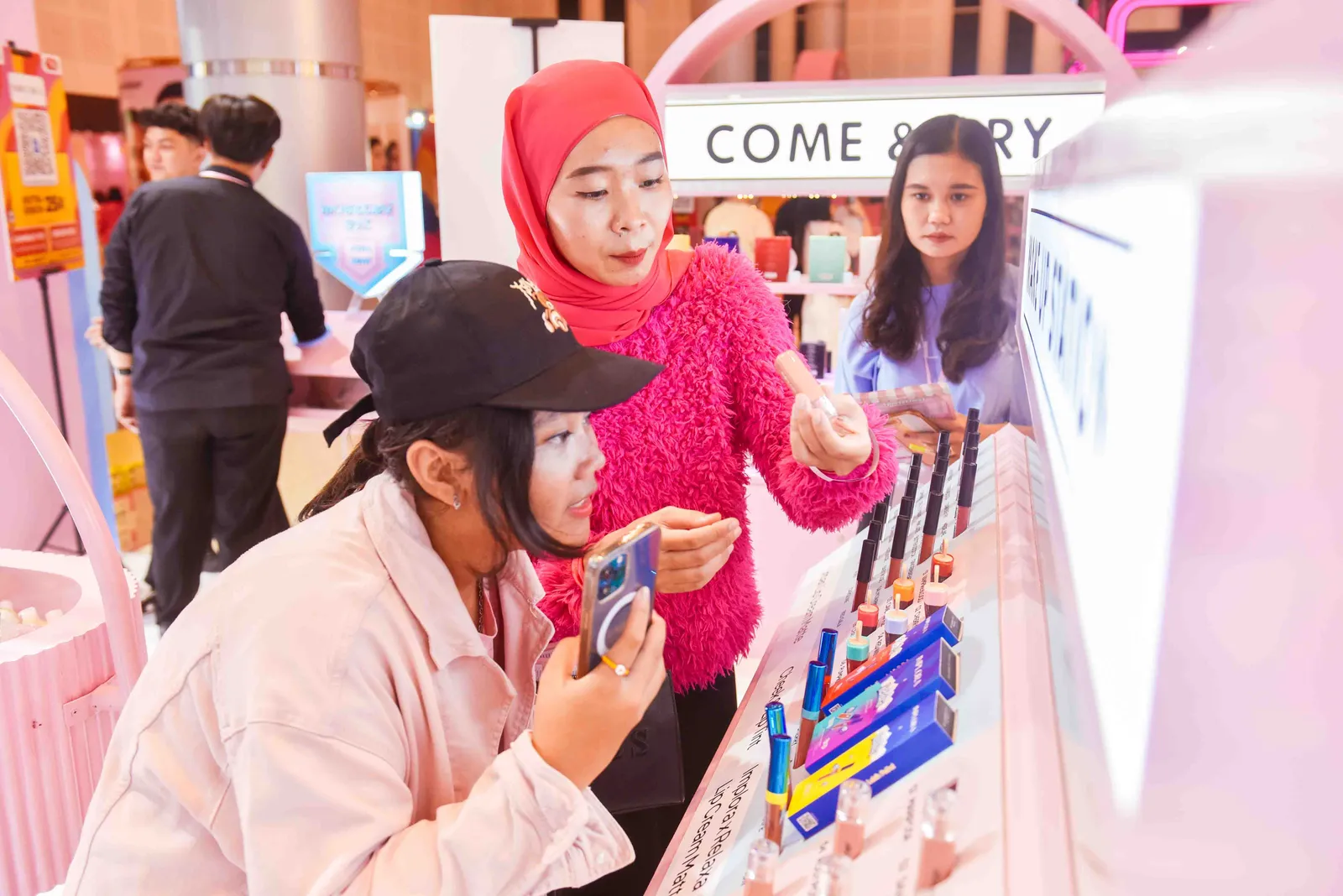 Potret Keseruan Flash Sale Hari Terakhir BeautyFest Asia Surabaya 2023