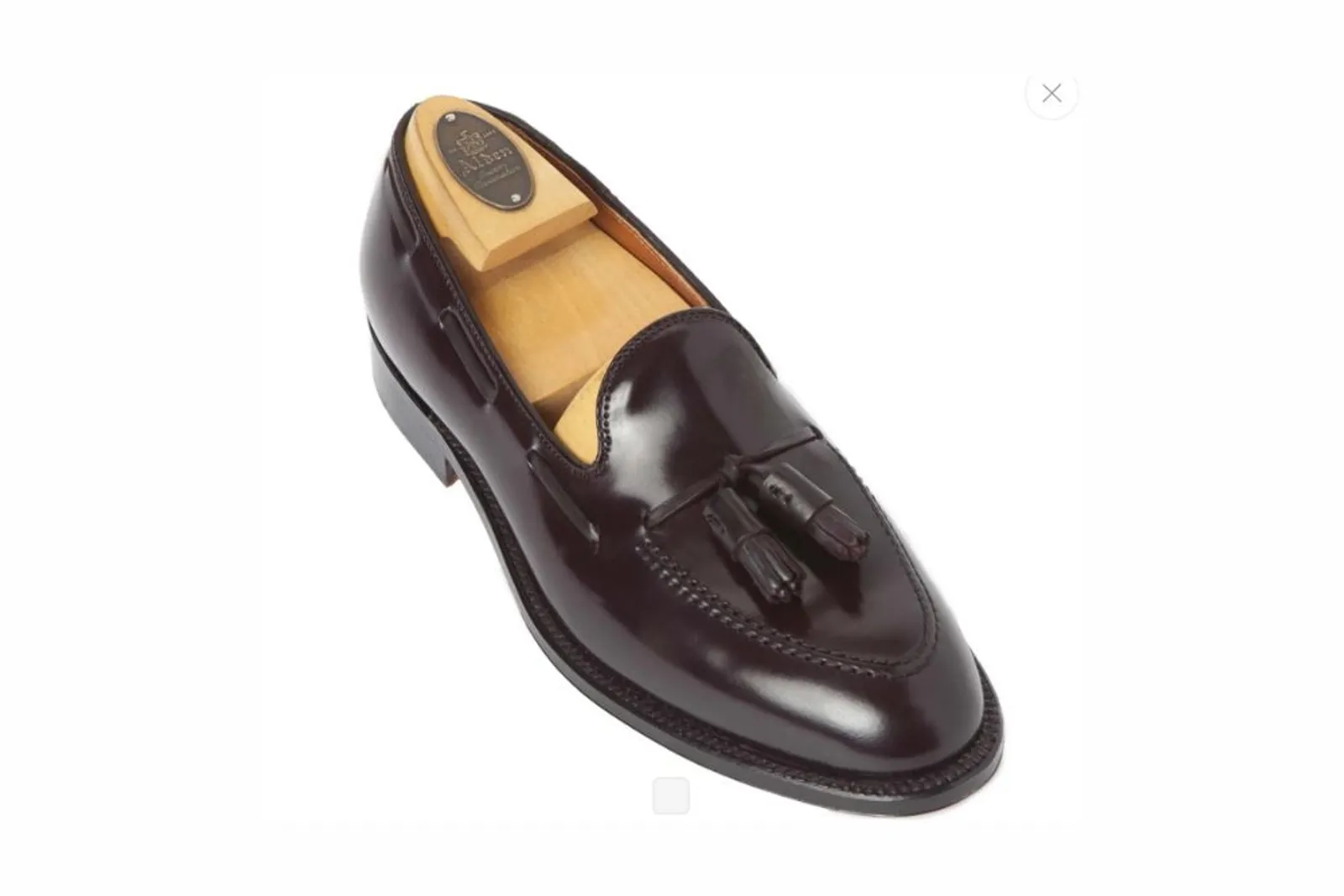7 Rekomendasi Sepatu Loafers Laki-Laki Branded, Detailnya Keren!