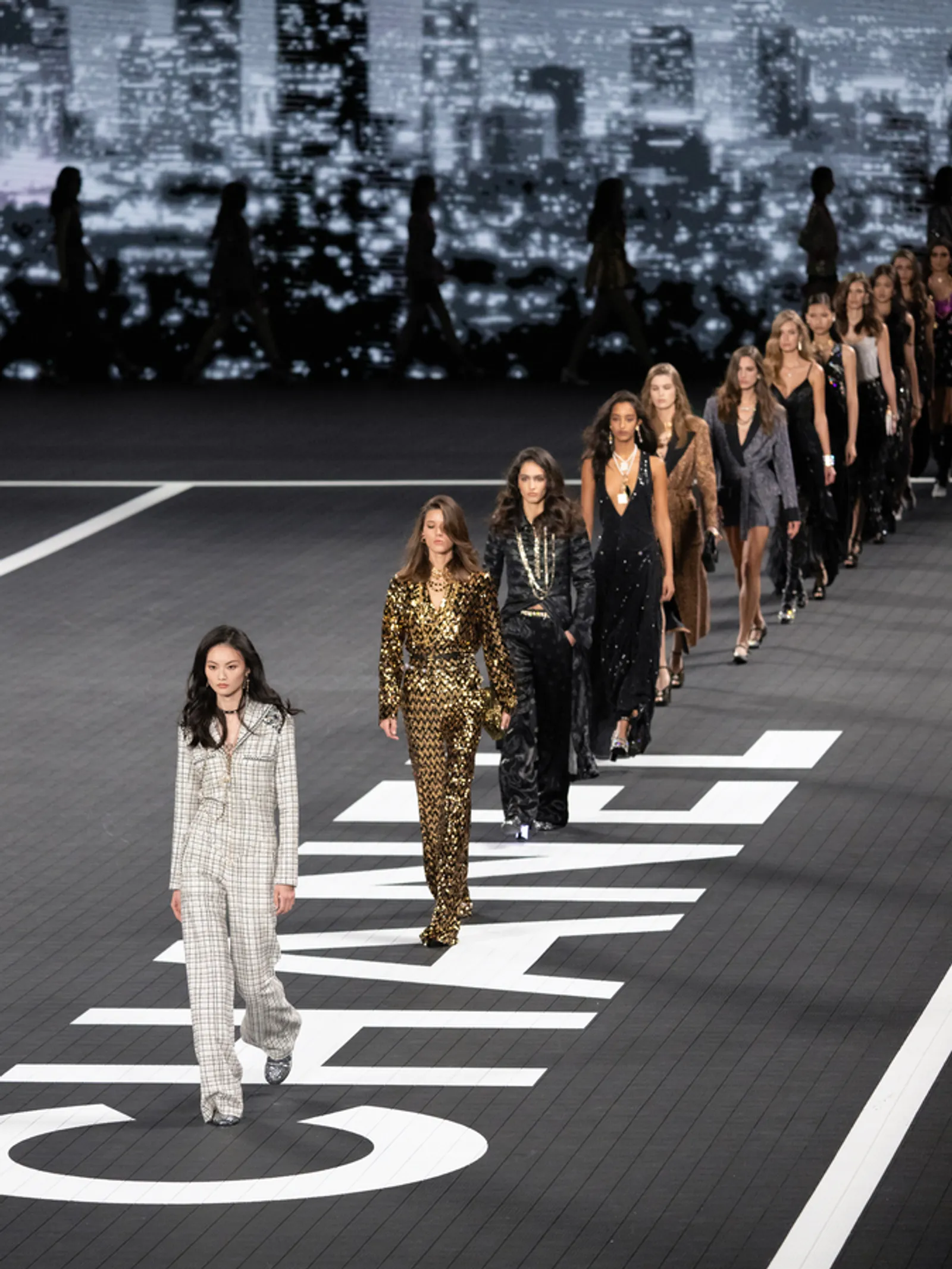 CHANEL Presentasikan Kembali Koleksi Cruise 2023/2024 di Shenzhen