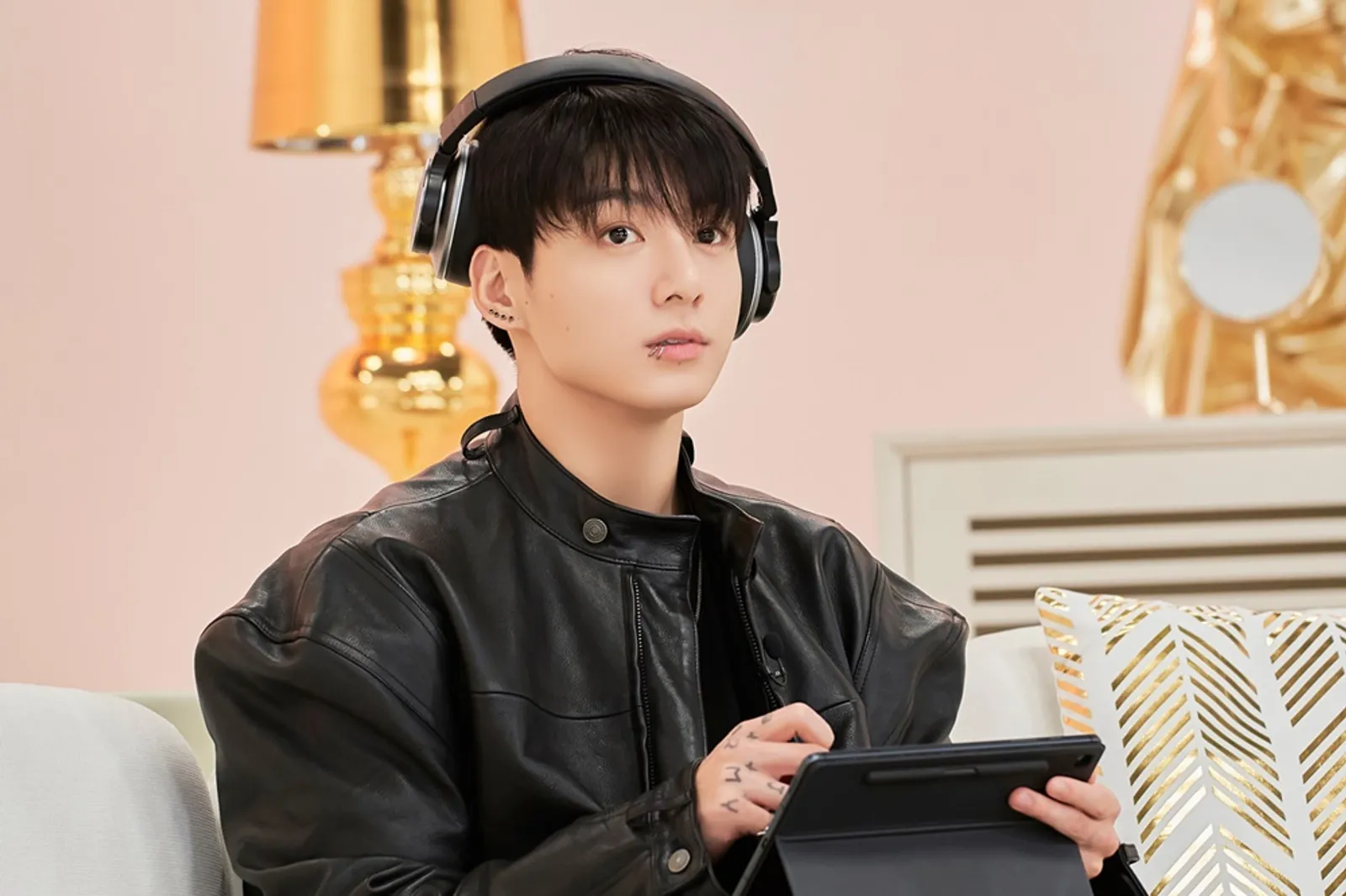 Bersama Spotify, Jungkook Bawa 'GOLDEN' Warnai Seluruh Dunia
