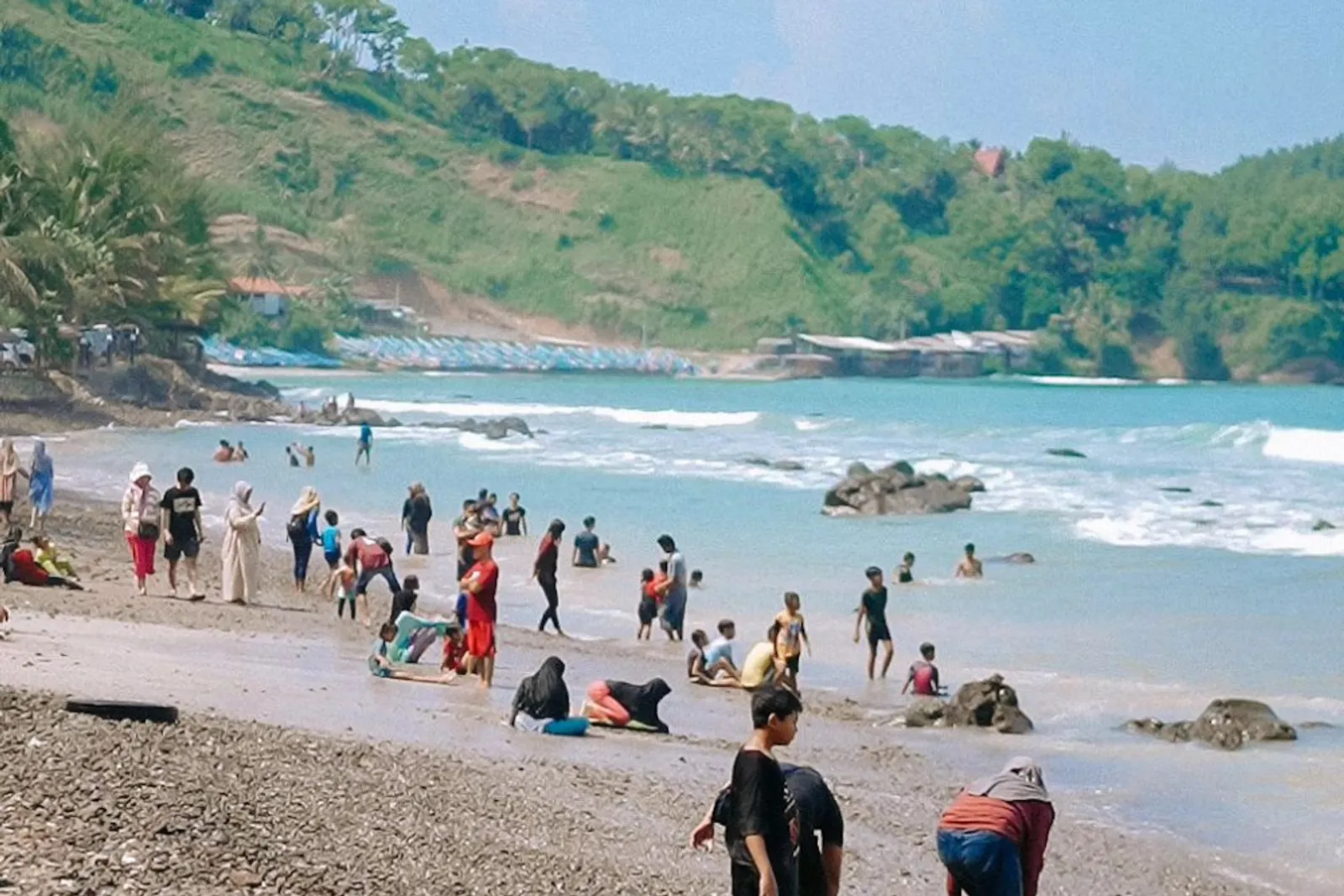 Pantai Menganti Kebumen: Lokasi, Harga Tiket, dan Jam Buka