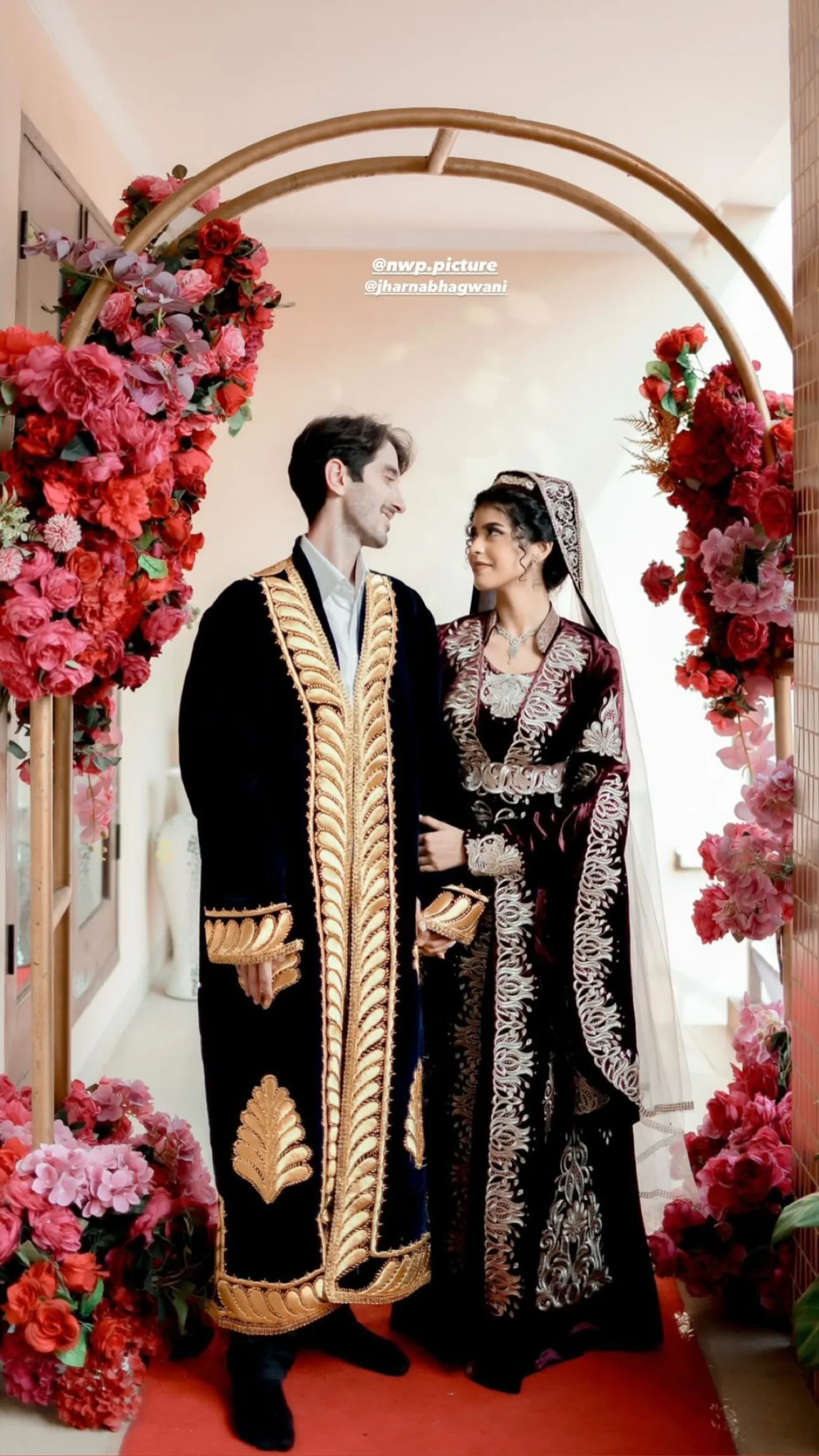 7 Potret Pre-Wedding dan Bridal Shower Selebgram Jharna Bhagwani