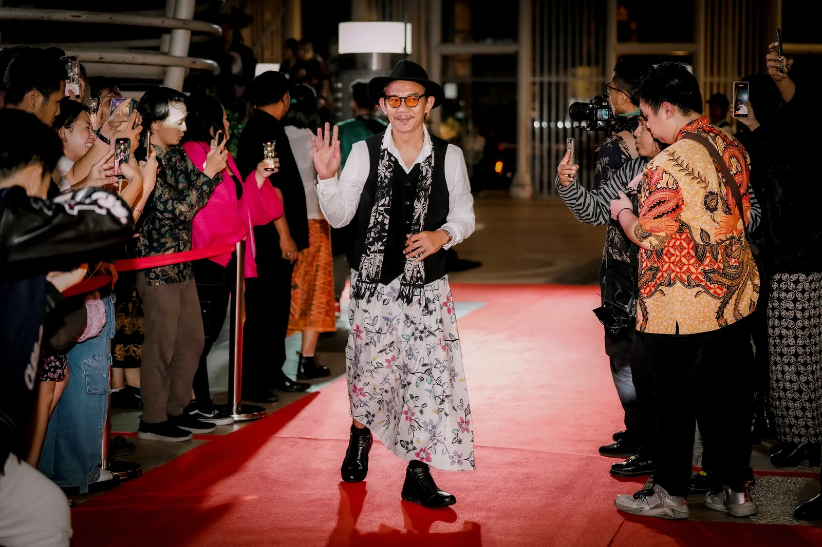 Gaya Para Pemain di Premiere Film 'Srimulat: Hidup Memang Komedi'