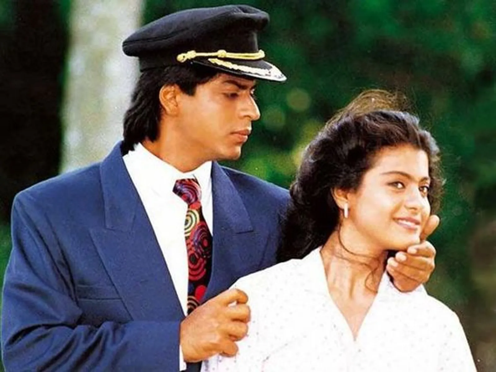 7 Film Bollywood yang Pasangkan Shah Rukh Khan & Kajol, Legendaris!