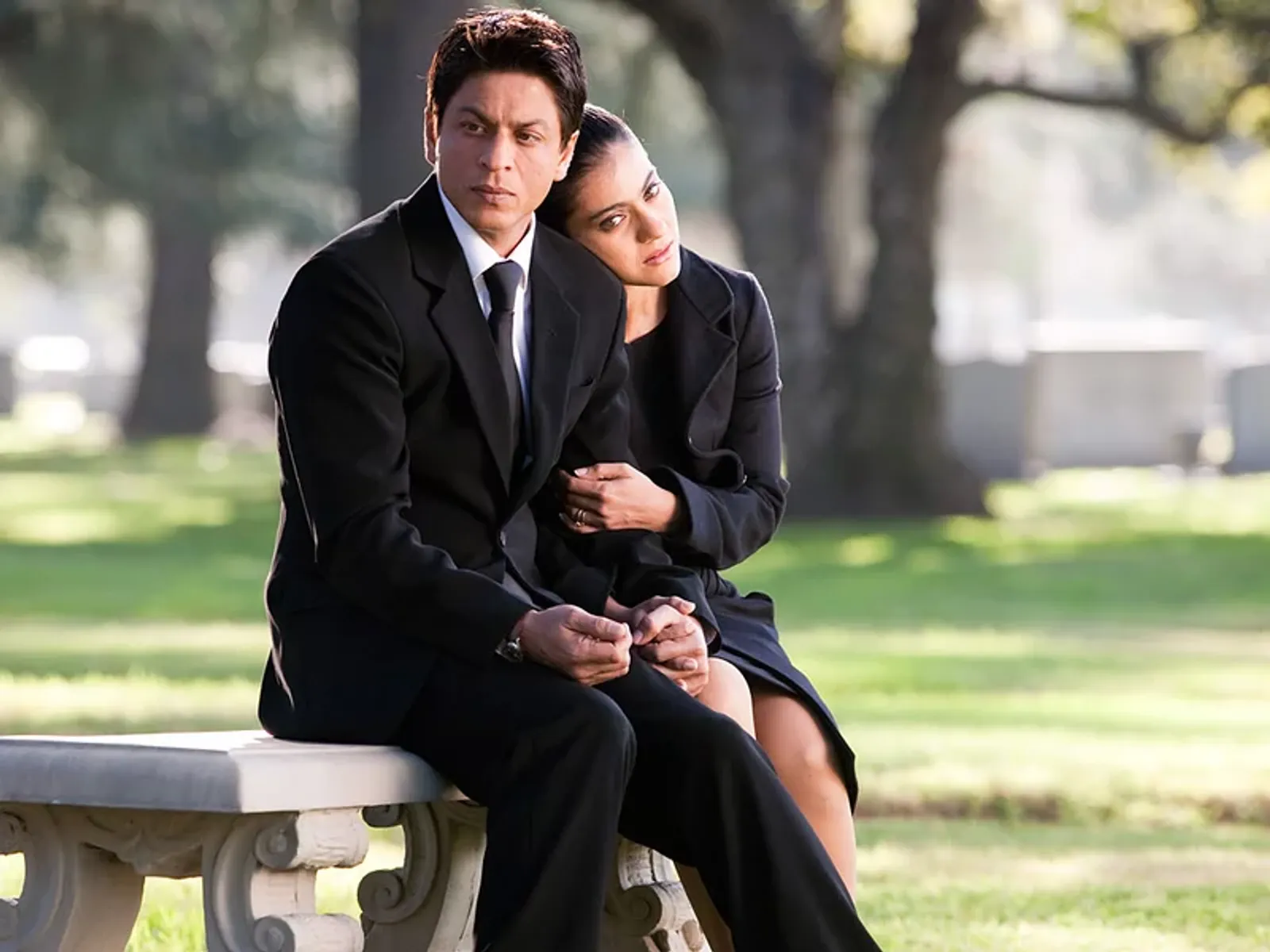 7 Film Bollywood yang Pasangkan Shah Rukh Khan & Kajol, Legendaris!