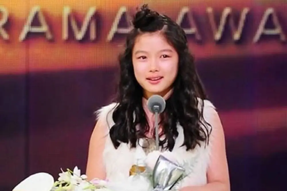 Transformasi Kim Yoo Jung, dari Aktris Cilik Hingga Dewasa Memikat