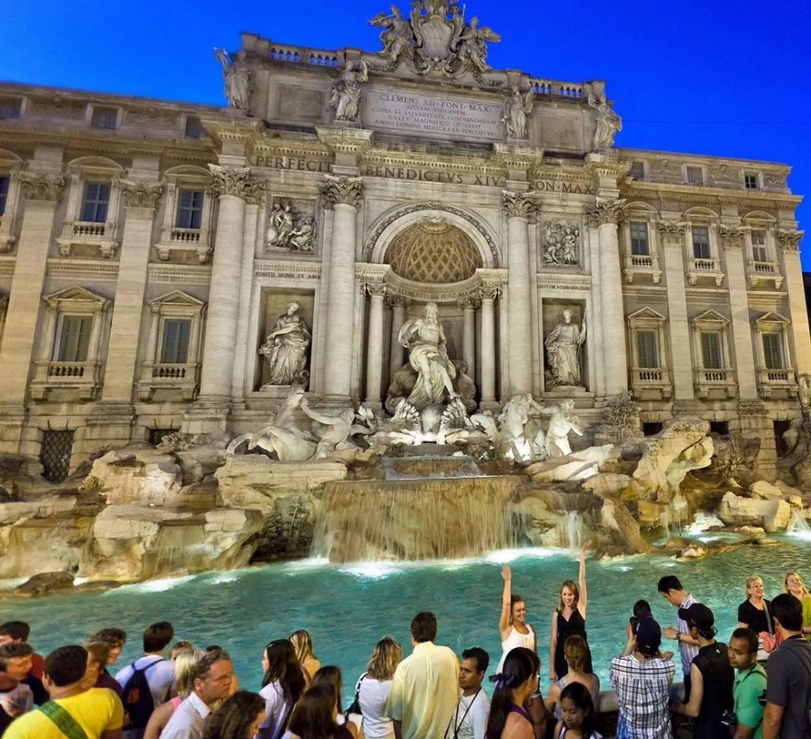 Bisa Bertemu Jodoh, Ini 7 Fakta Menarik Trevi Fountain di Roma, Italia