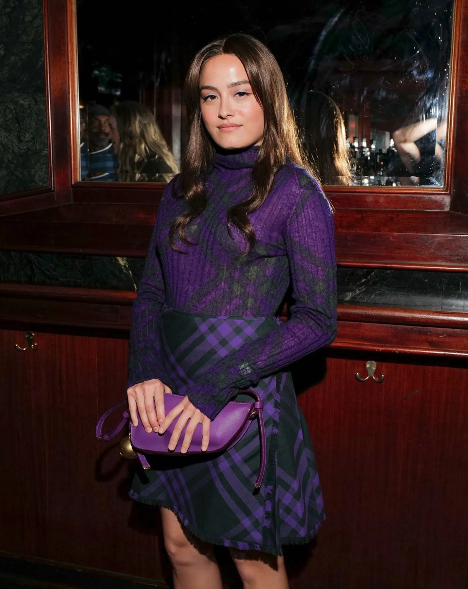 Gaya Para Seleb Hadiri Pembukaan Burberry Knight Bar, New York