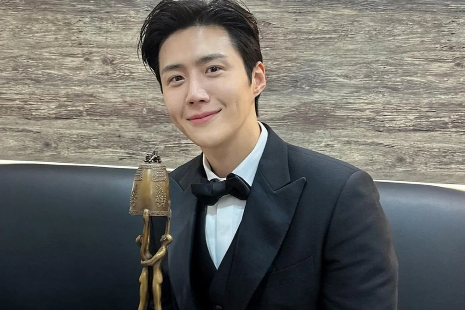 Pemenang Grand Bell Awards 2023, Kim Seon Ho Sabet Best New Actor