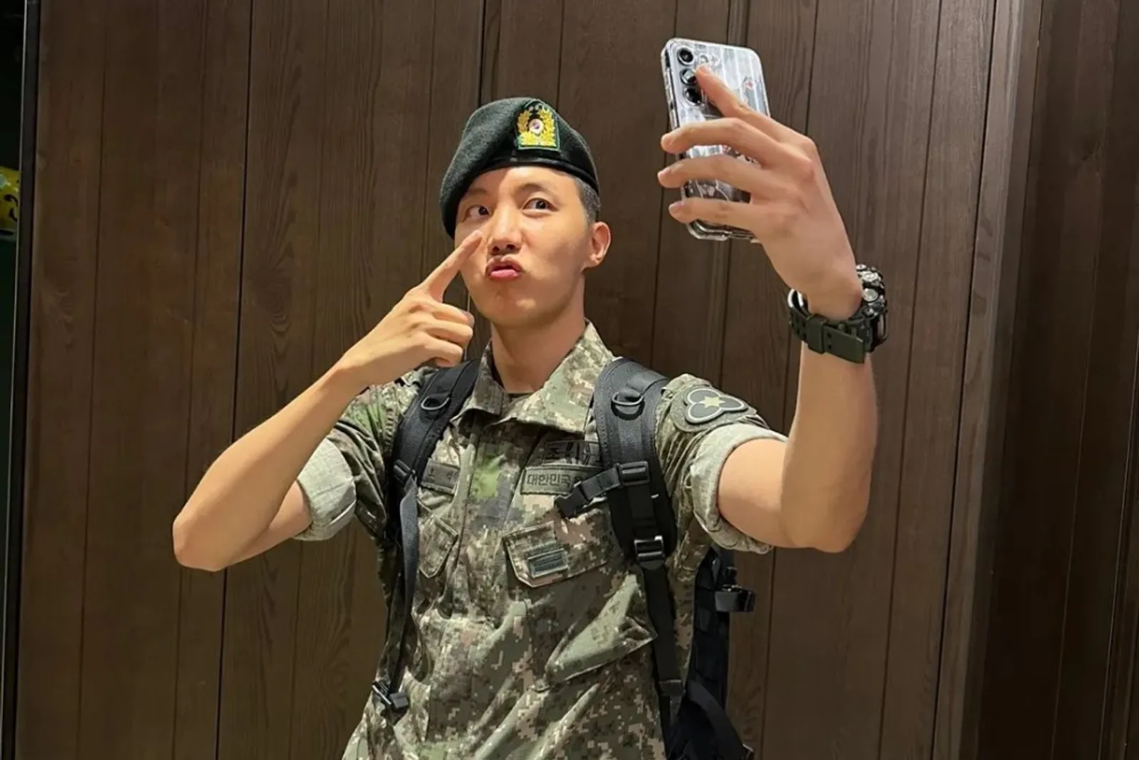 Tak Mau Kalah dari Jin, J-Hope BTS Juga Berprestasi di Militer!