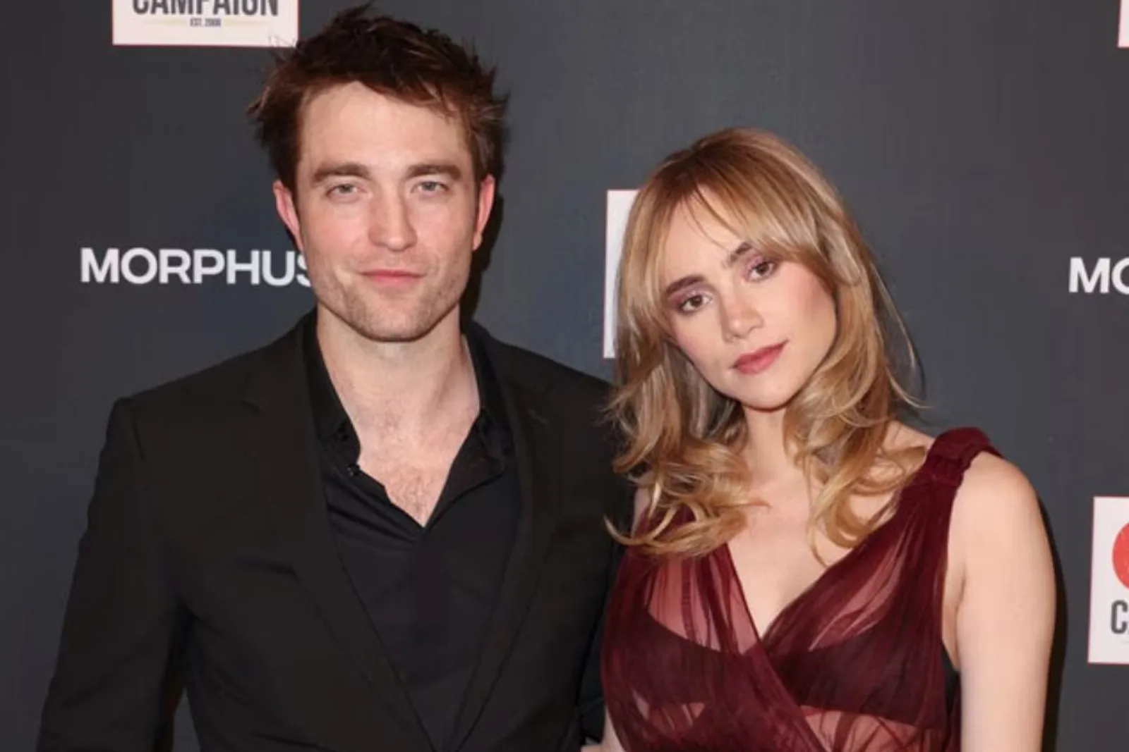 Suki Waterhouse Umumkan Hamil, Robert Pattinson Siap Jadi Ayah!