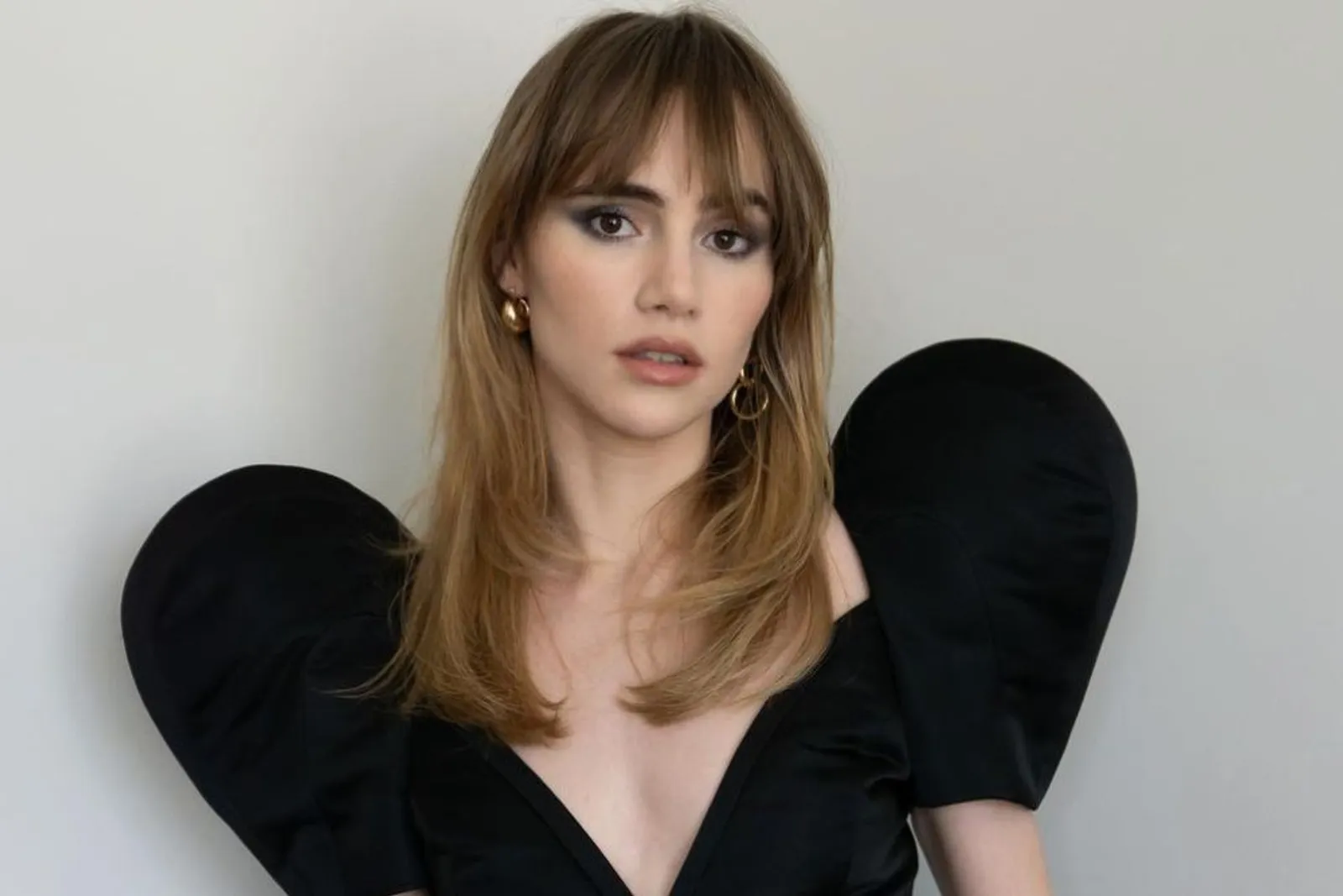 Potret Suki Waterhouse yang Tengah Hamil Anak Robert Pattinson 