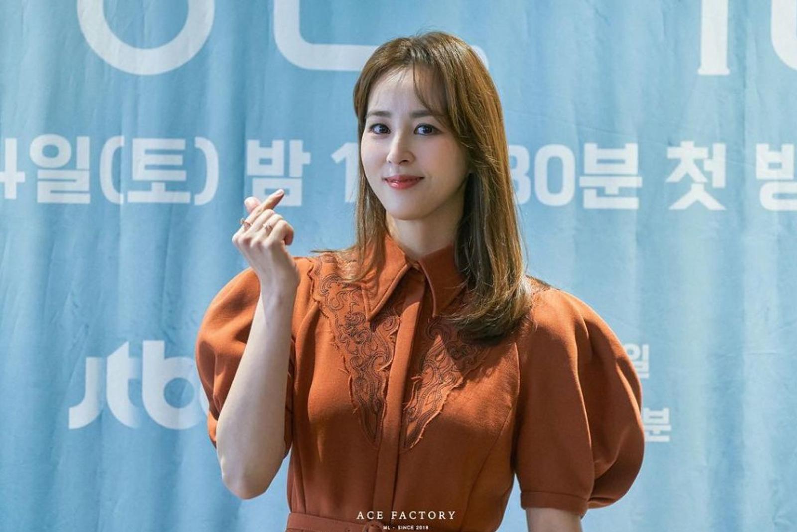 Pesona Han Hye Jin, Buktikan Awet Muda di Usia 42 Tahun 