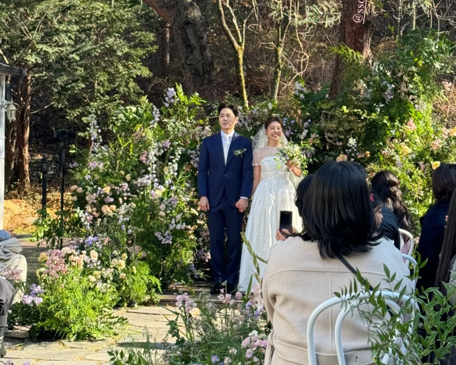 Garden Party, Ini 9 Potret Pernikahan Sojin 'Girl's Day' & Lee Dong Ha