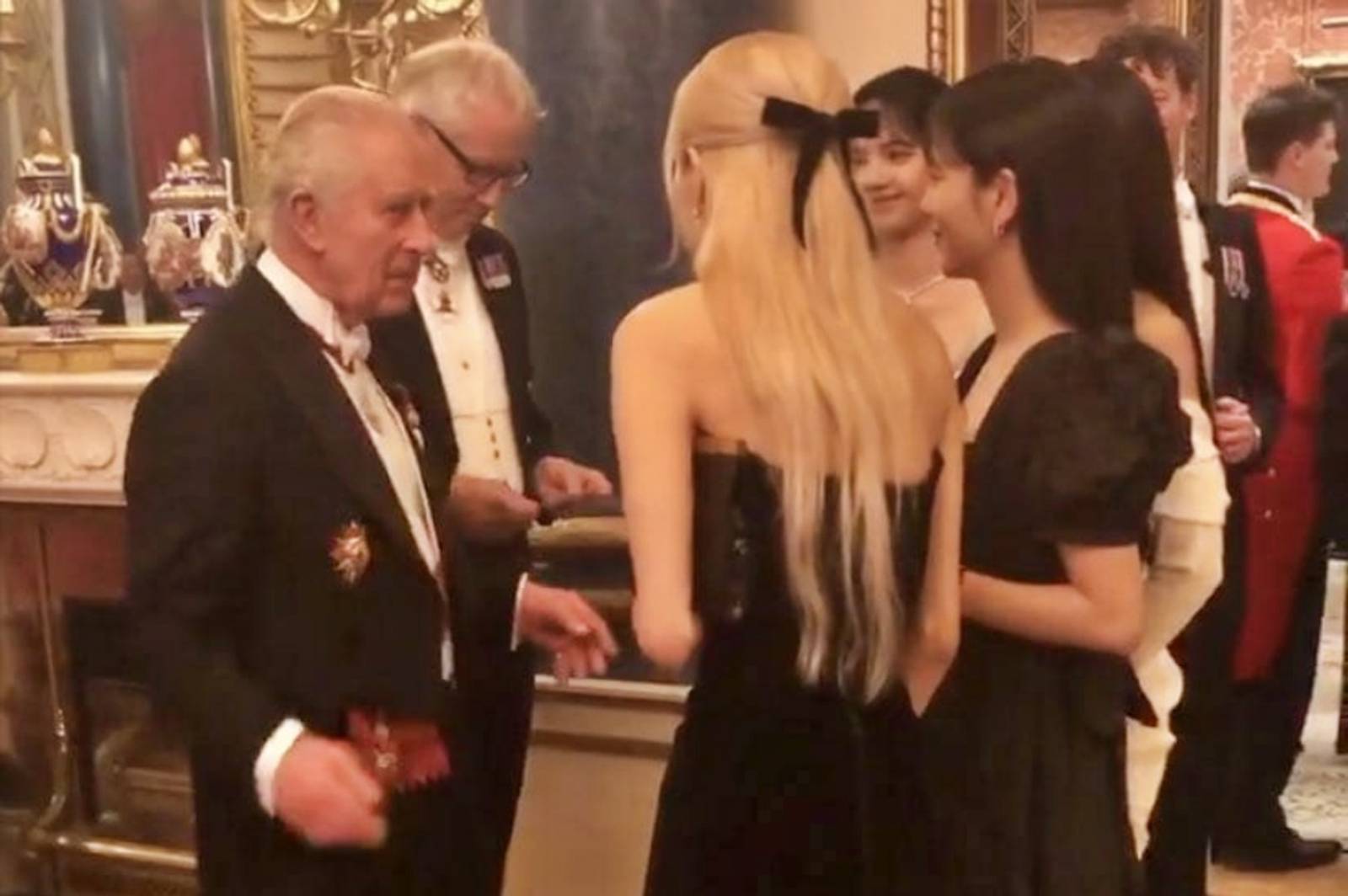 BLACKPINK Menjadi Tamu Kehormatan di Buckingham Palace, Fans Bangga!