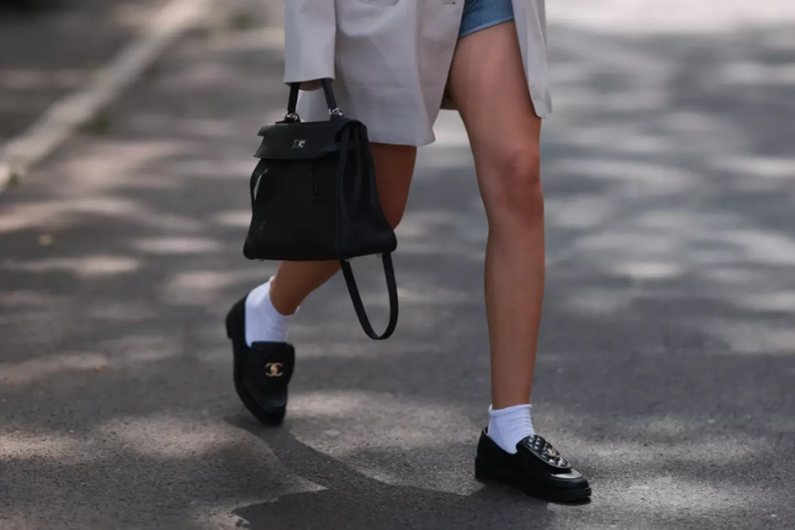 7 Padu-padan Sepatu Loafers untuk Tampil Lebih Stylish