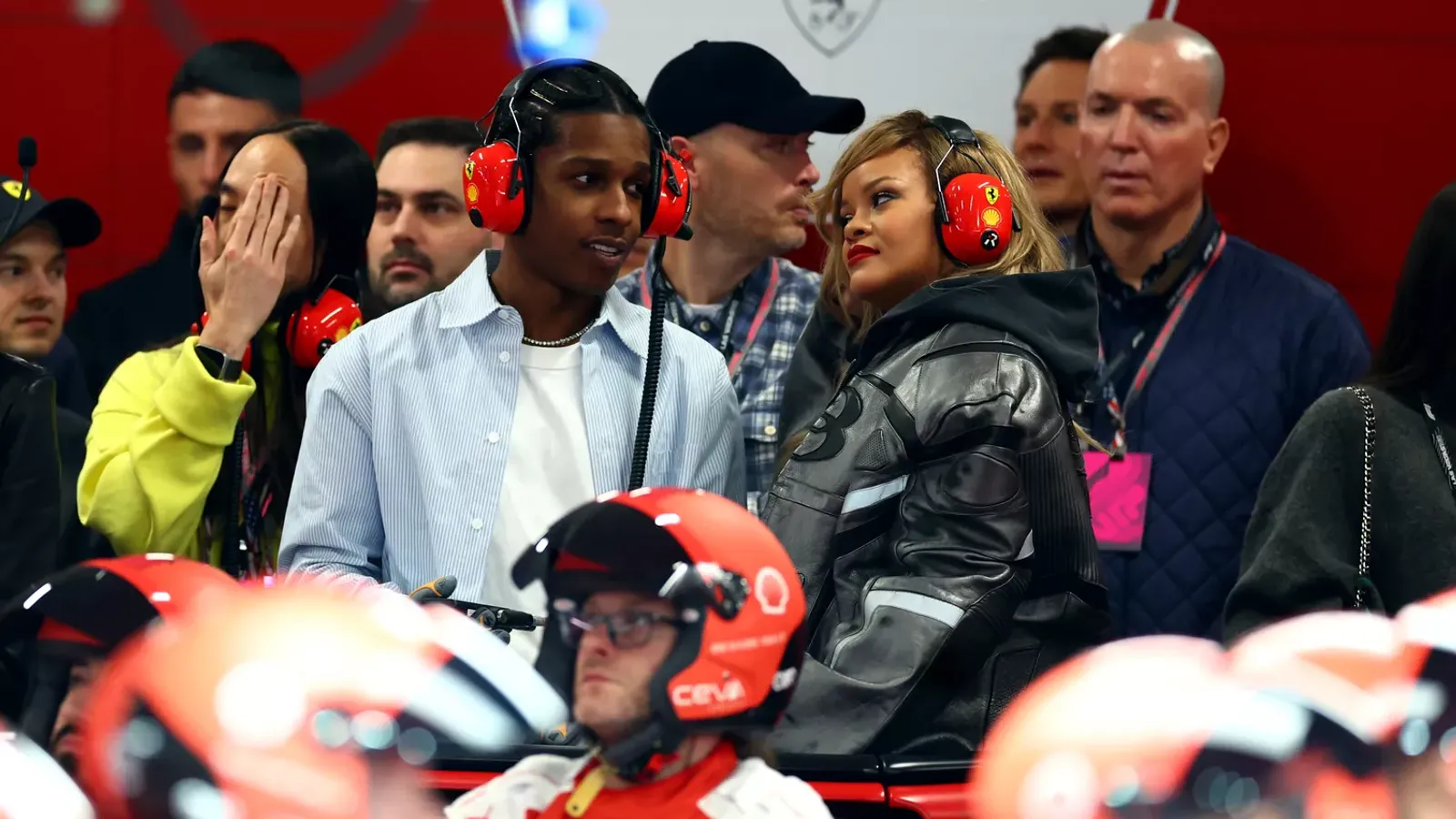 Gaya Kece Rihanna Hadiri Event Puma di Las Vegas Grand Prix