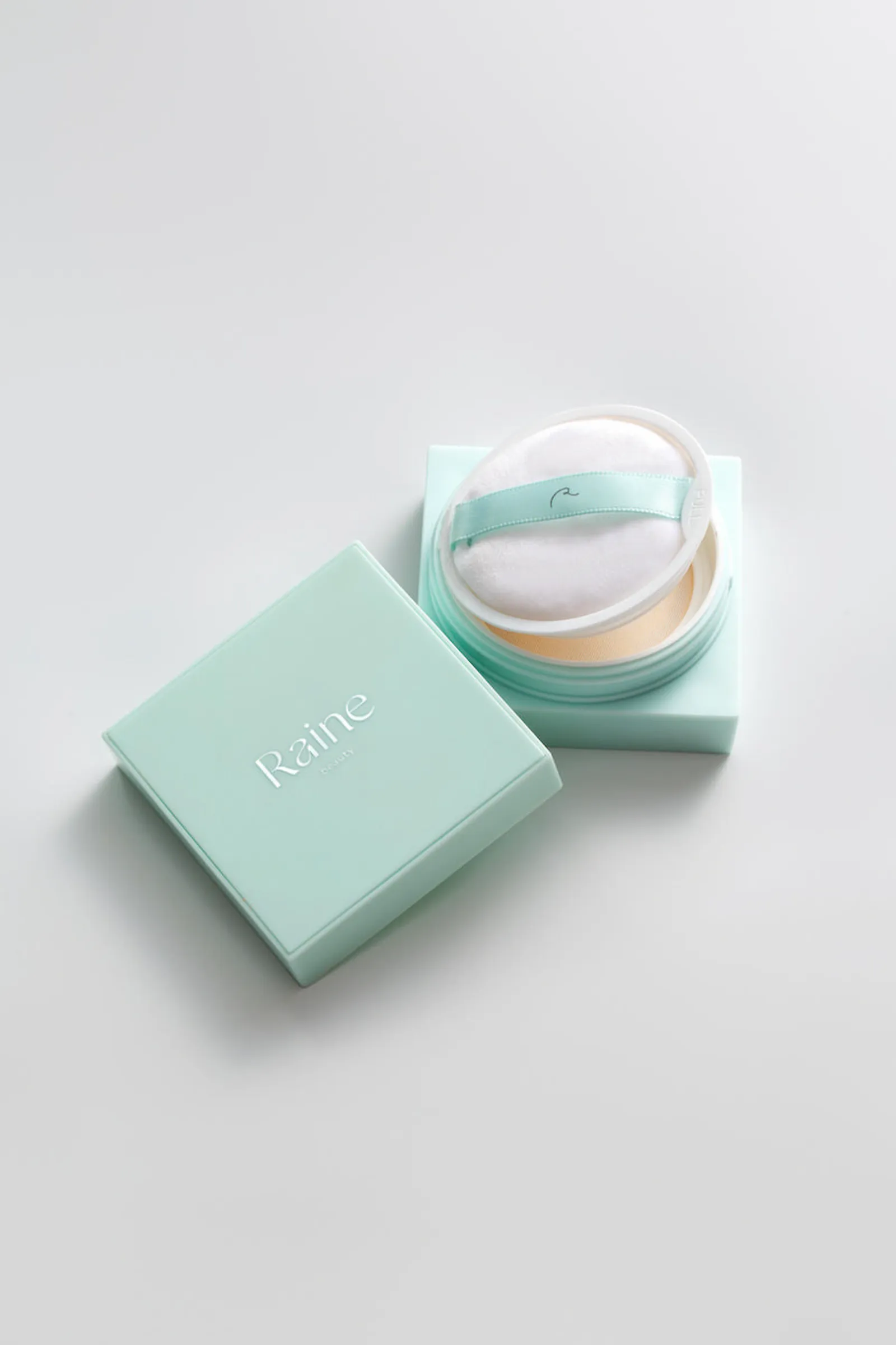 Natural & Matte Seharian, Raine Beauty Luncurkan Setting Powder