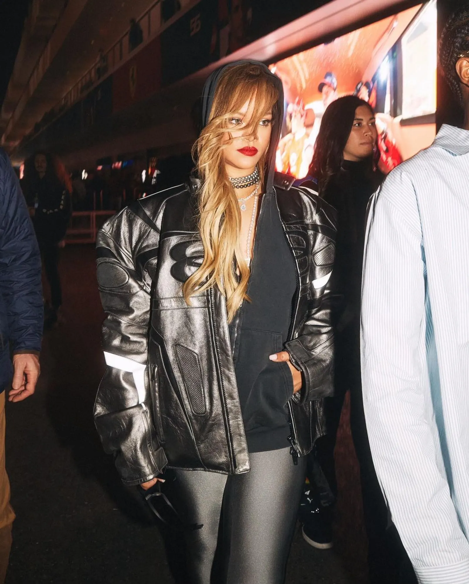 Gaya Kece Rihanna Hadiri Event Puma di Las Vegas Grand Prix