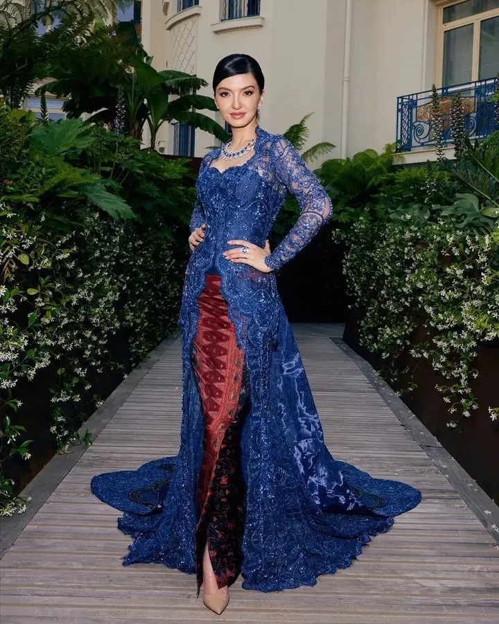 Rekomendasi Warna Kebaya Elegan a La Raline Shah