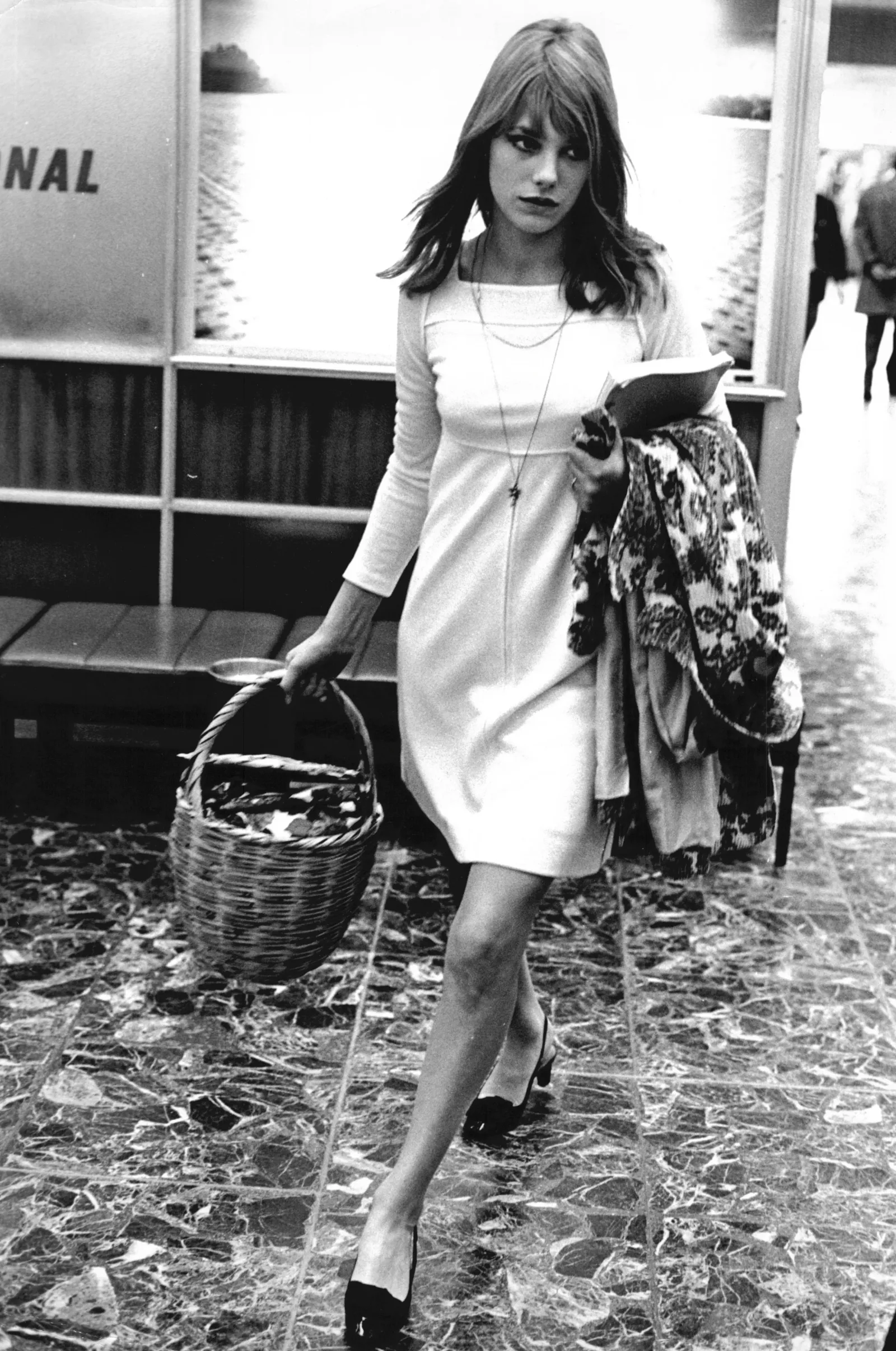 5 Gaya Fashion Icon Tahun 60-an, Jane Birkin hingga Jackie Kennedy