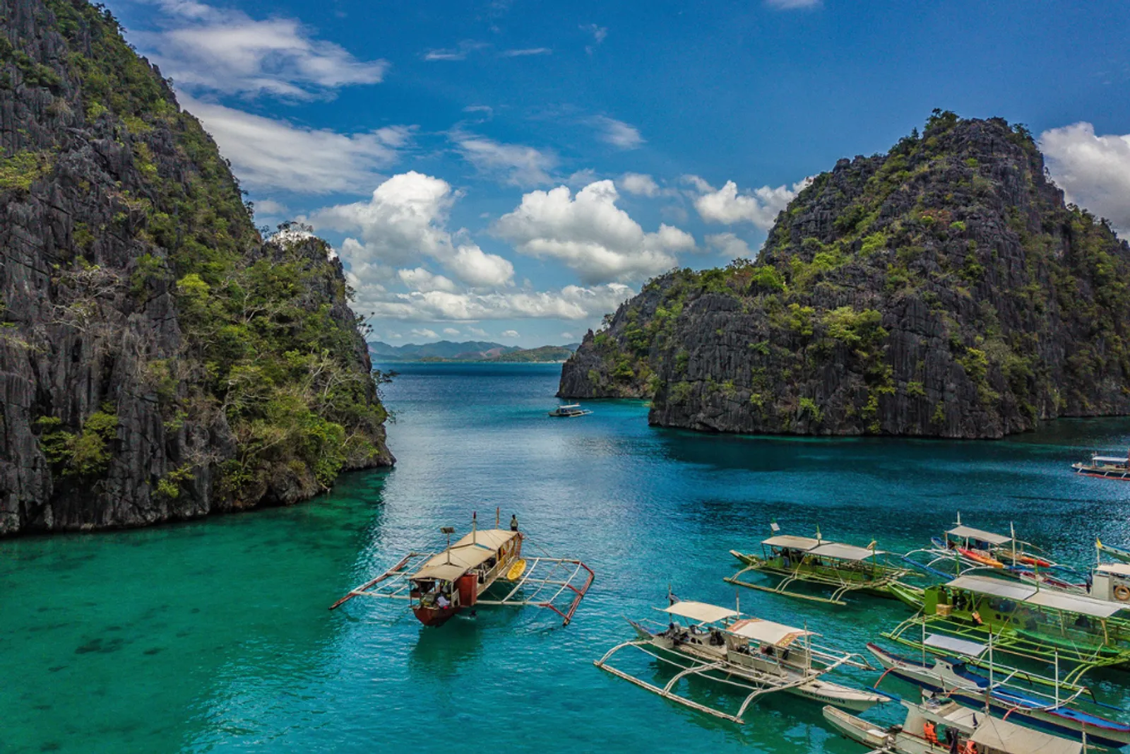Jelajahi Kayangan Lake, Filipina: Danau dengan Air Jernih Bagai Kaca