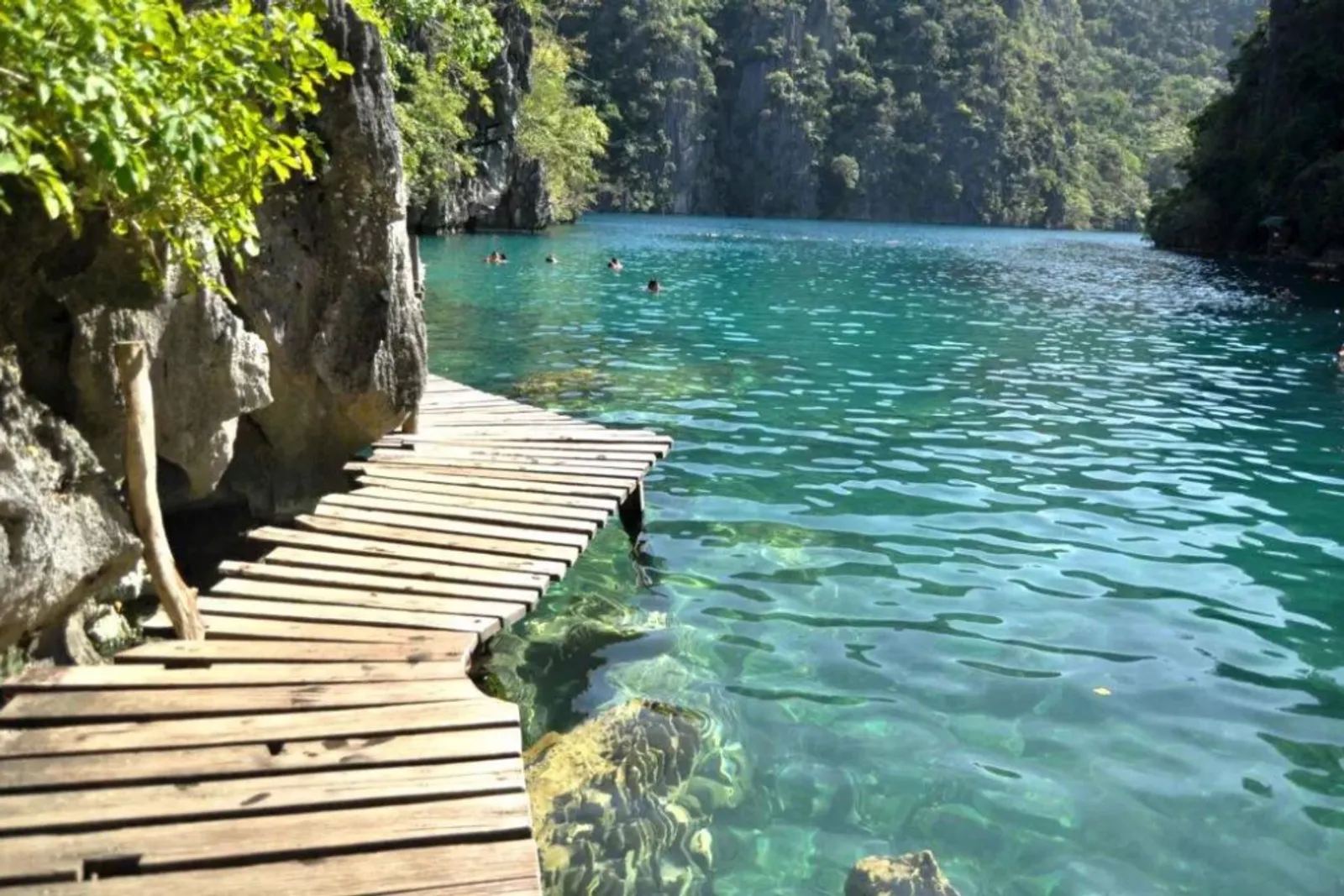 Jelajahi Kayangan Lake, Filipina: Danau dengan Air Jernih Bagai Kaca