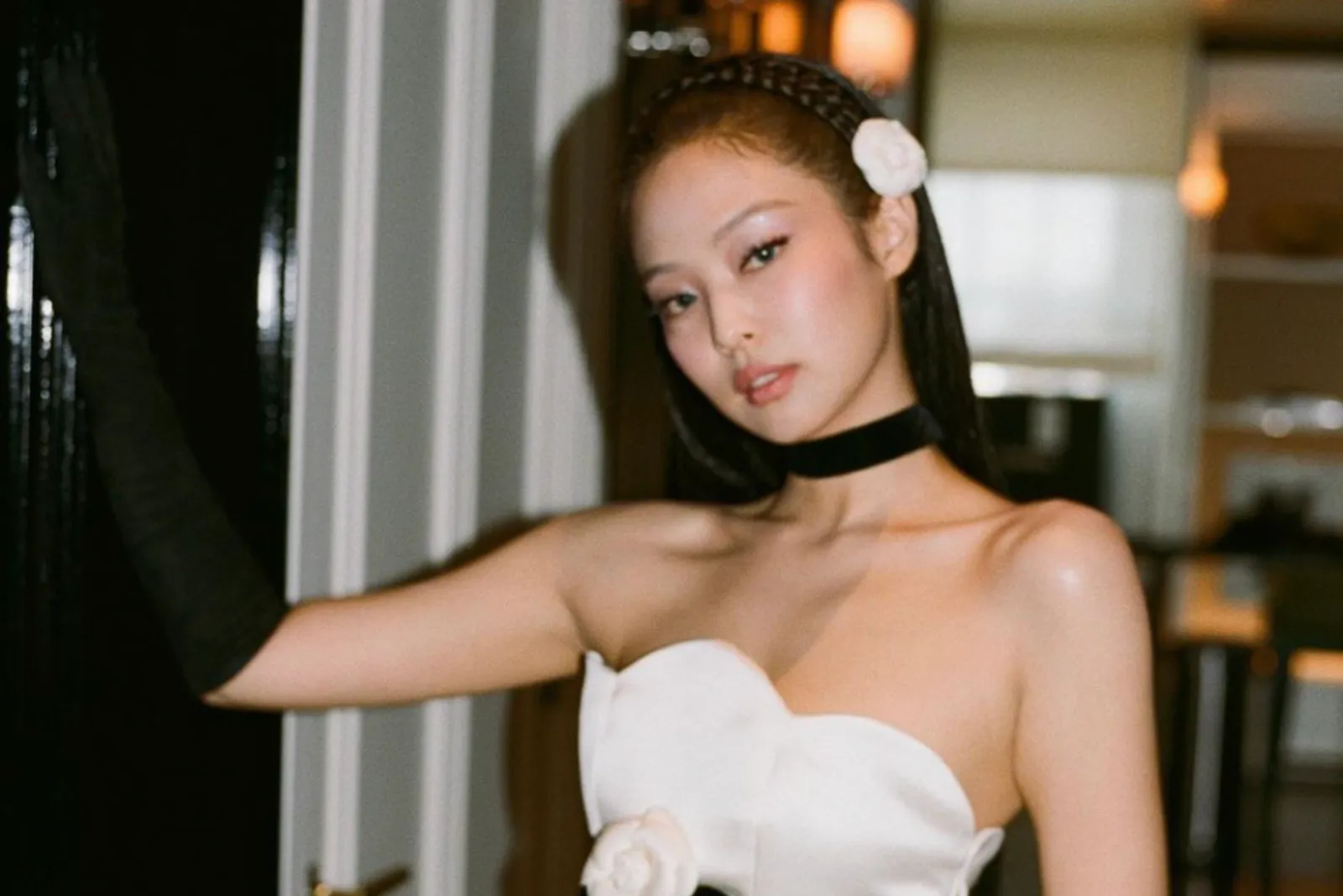 Selalu Memesona, Intip Berbagai Makeup Look ala Jennie 'BLACKPINK'