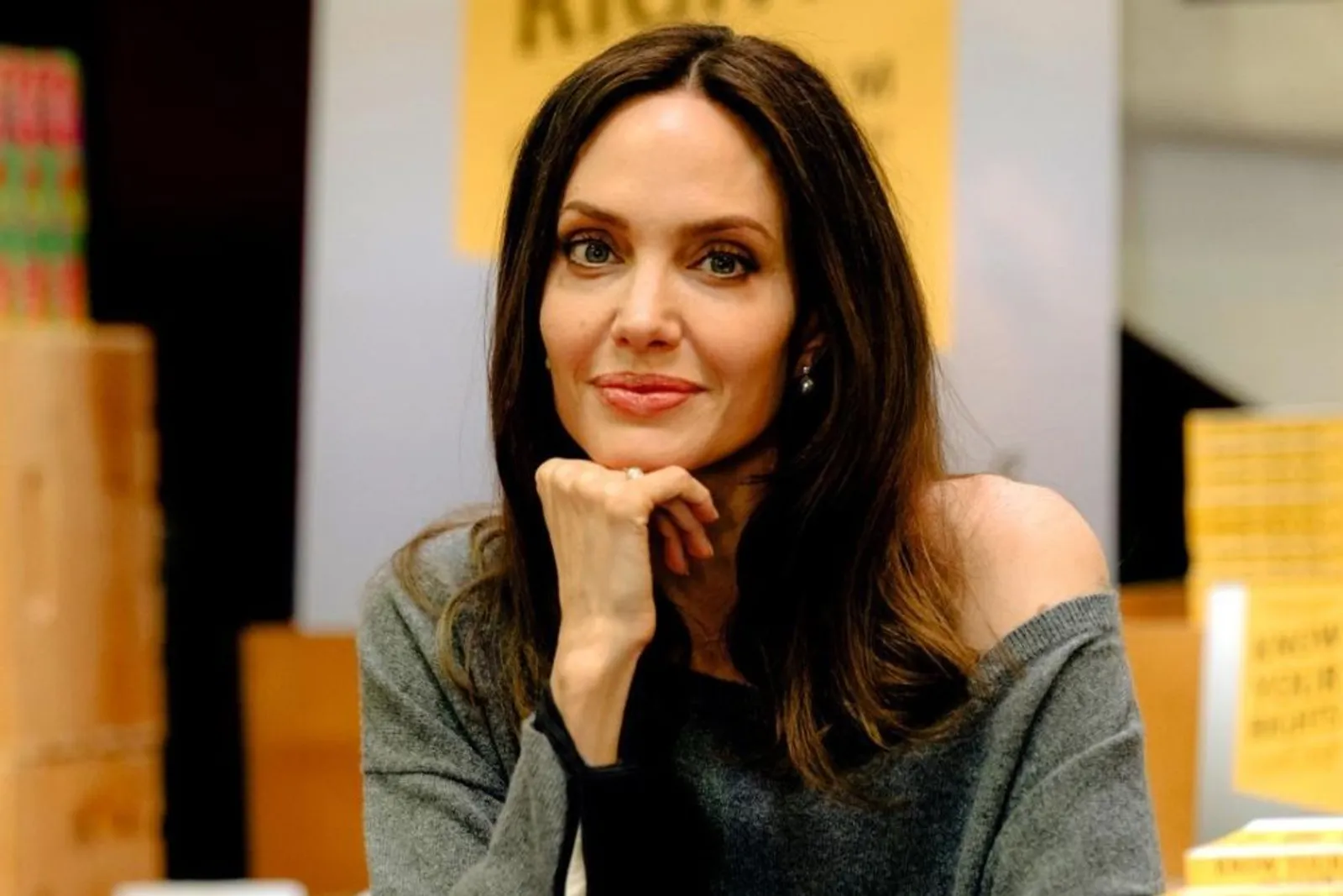 Mau Pensiun, 12 Film Angelina Jolie yang Membuatnya Dapat Penghargaan
