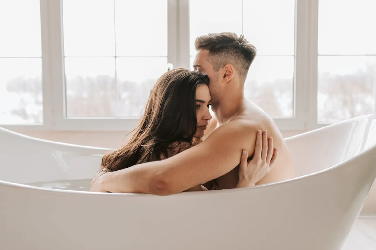4 Posisi Seks di Bathtub yang Bikin Sesi Bercinta Makin Bergairah