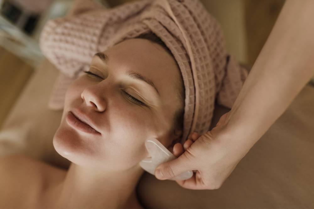 Kulit Lebih Licin Dengan Gua Sha – Betul Ke?