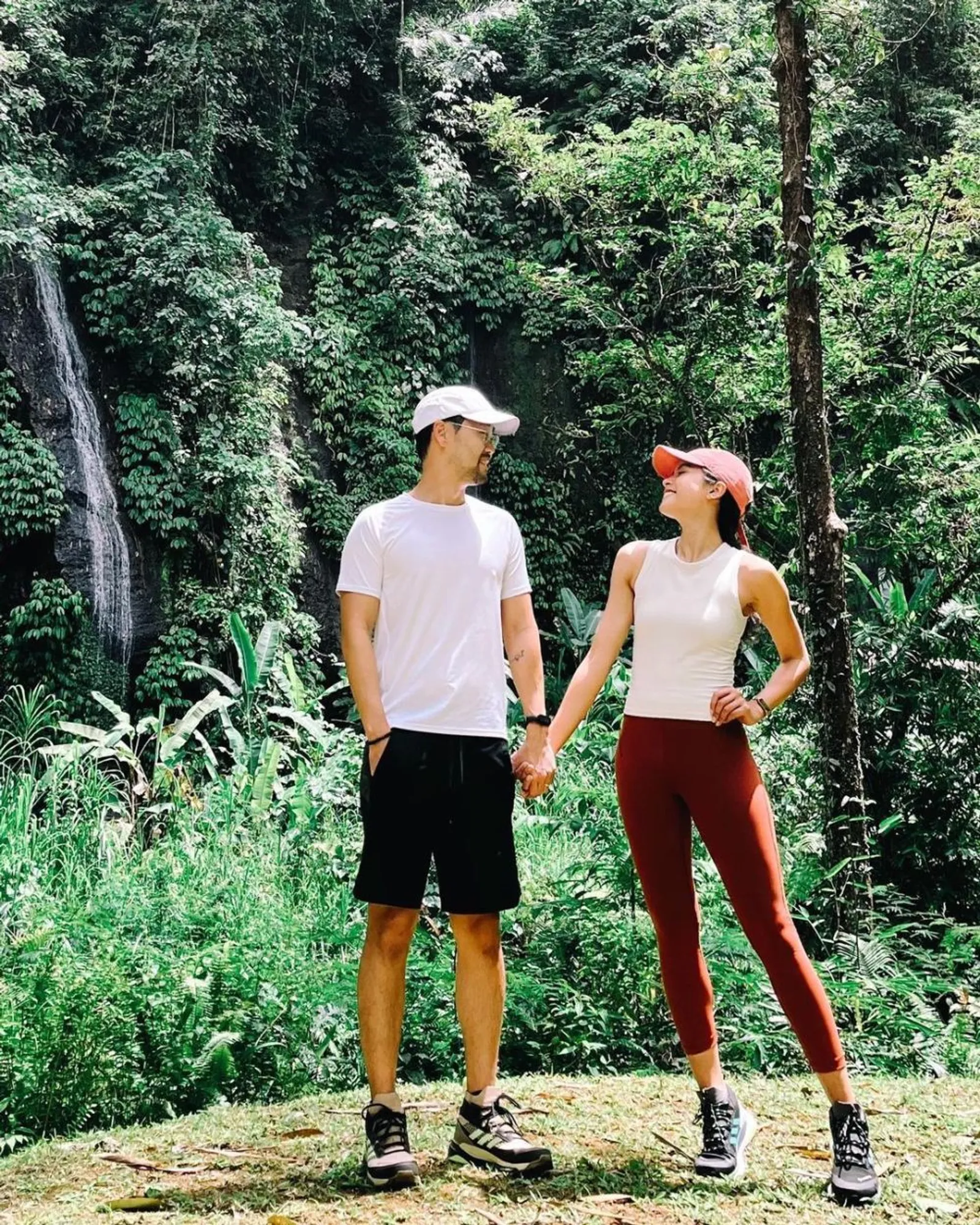 Ide Outfit Couple a La Maudy Ayunda dan Jesse Choi