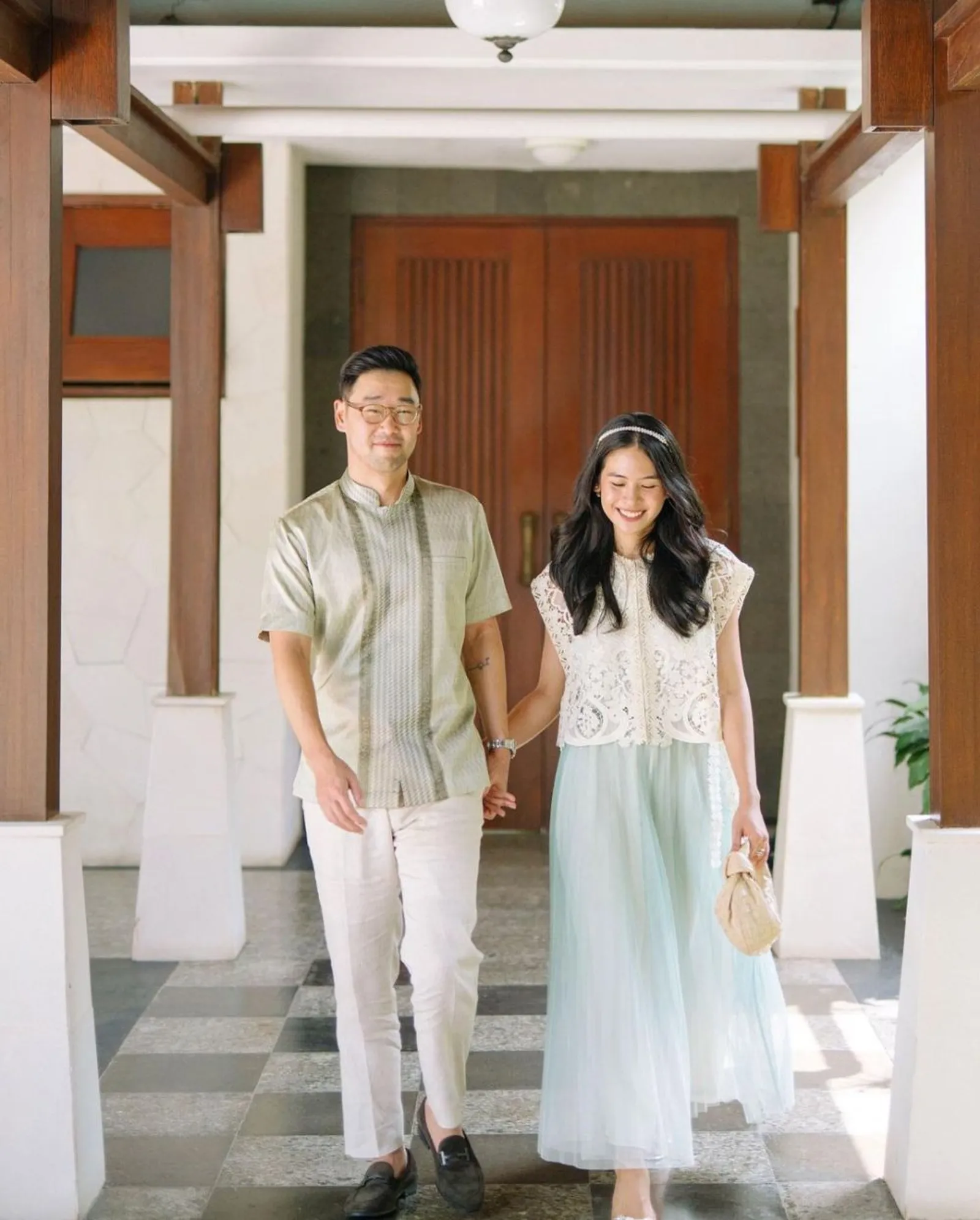 Ide Outfit Couple a La Maudy Ayunda dan Jesse Choi