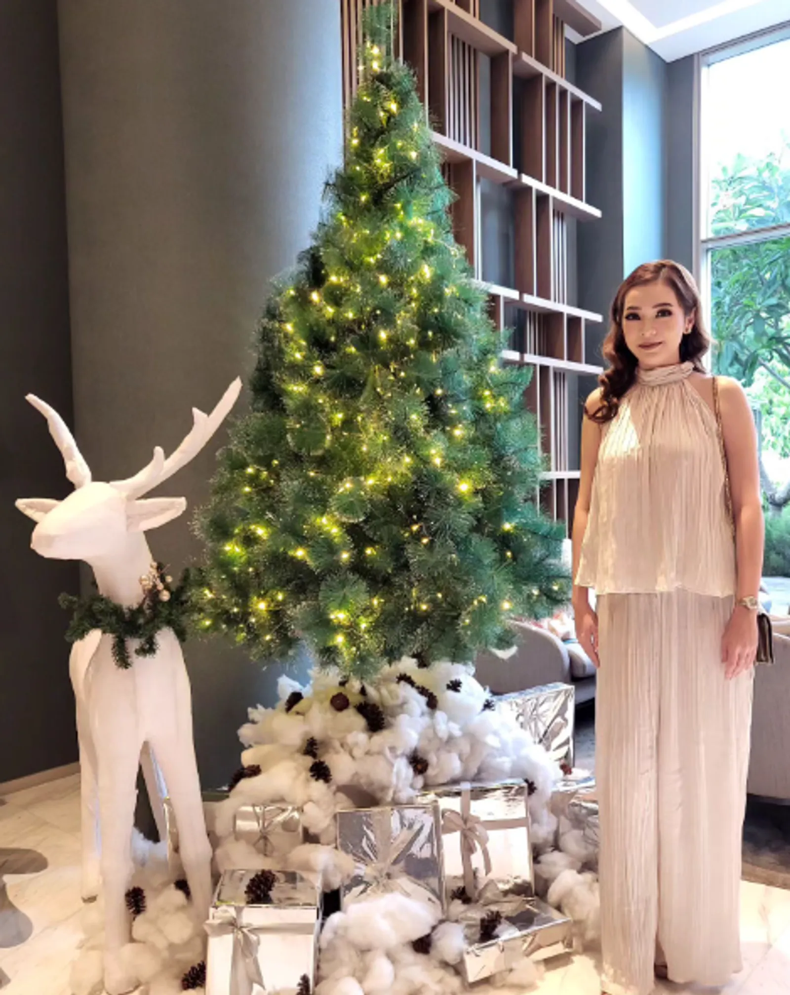 10 Potret Pohon Natal Artis Indonesia yang Merayakan Natal