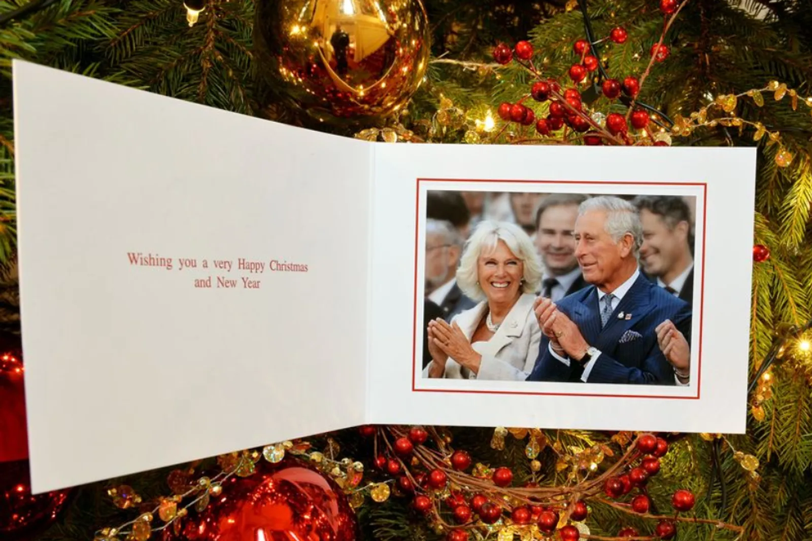 32 Potret Kartu Natal Keluarga Kerajaan Inggris dari Masa ke Masa