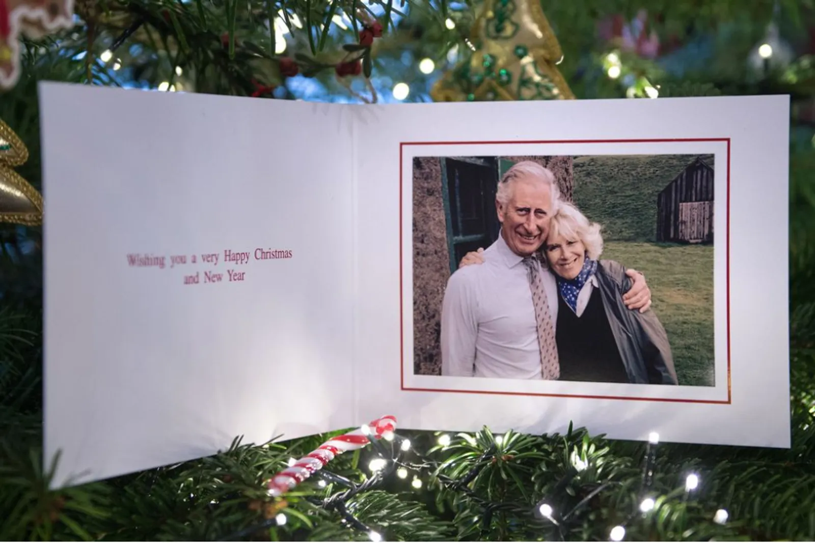 32 Potret Kartu Natal Keluarga Kerajaan Inggris dari Masa ke Masa