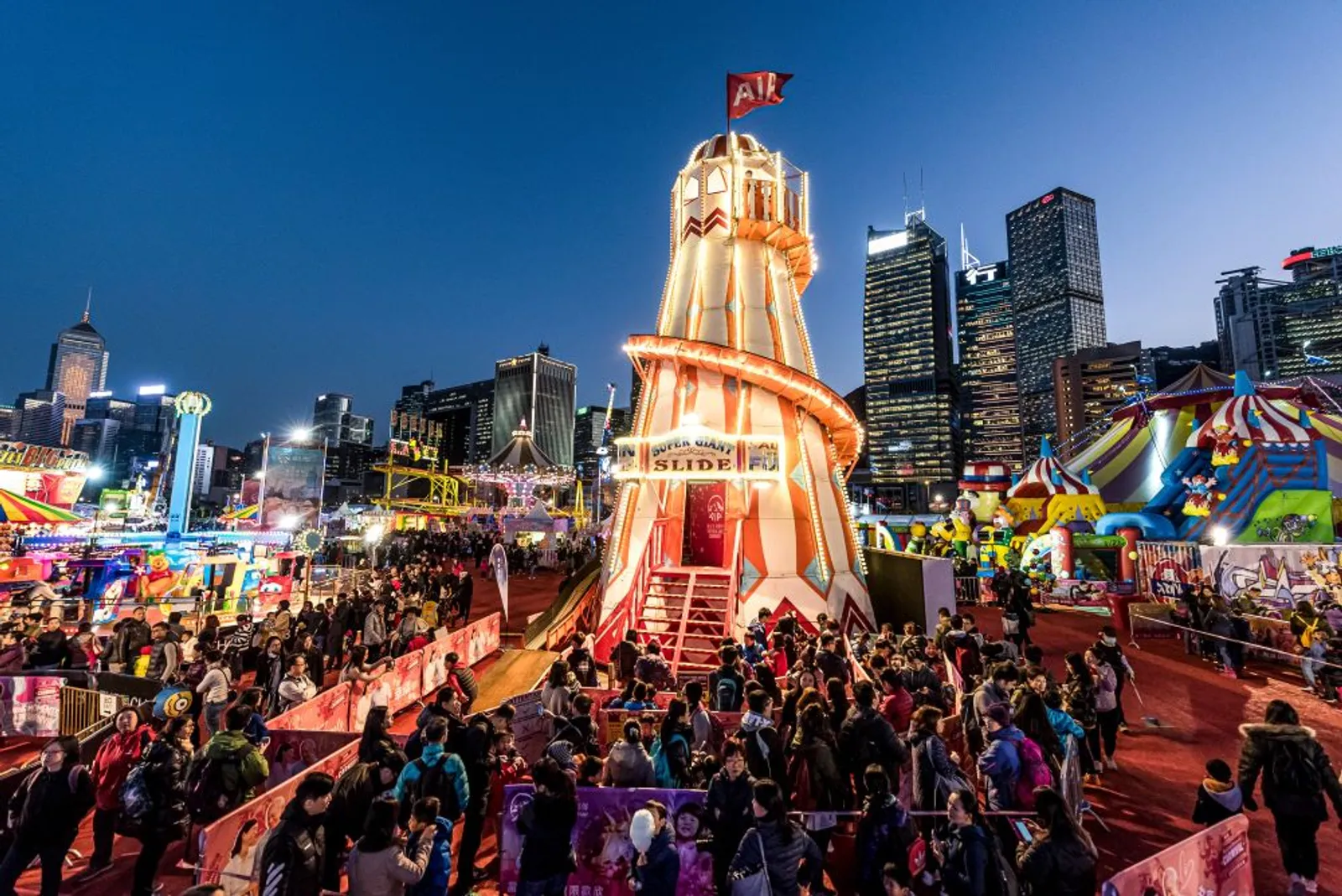 Rasakan Keajaiban Natal bersama Karakter Disney di Hong Kong
