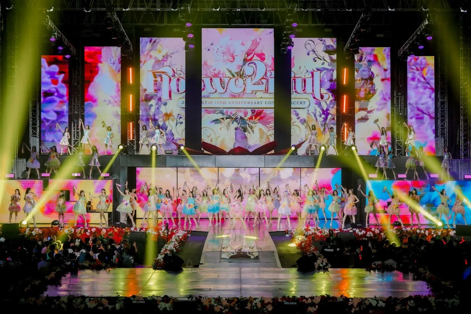 JKT48 Selenggarakan
JKT48 12th Anniversary Concert: "Flowerful"