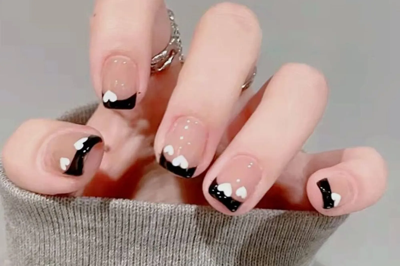 9 Inspirasi Gaya Nail Art Korean Style, Tampil Layaknya Idol Kpop