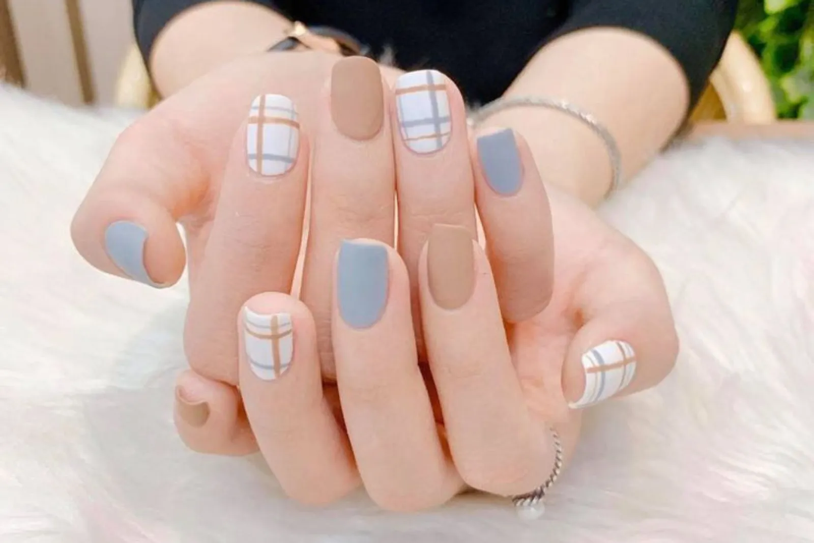 9 Inspirasi Gaya Nail Art Korean Style, Tampil Layaknya Idol Kpop