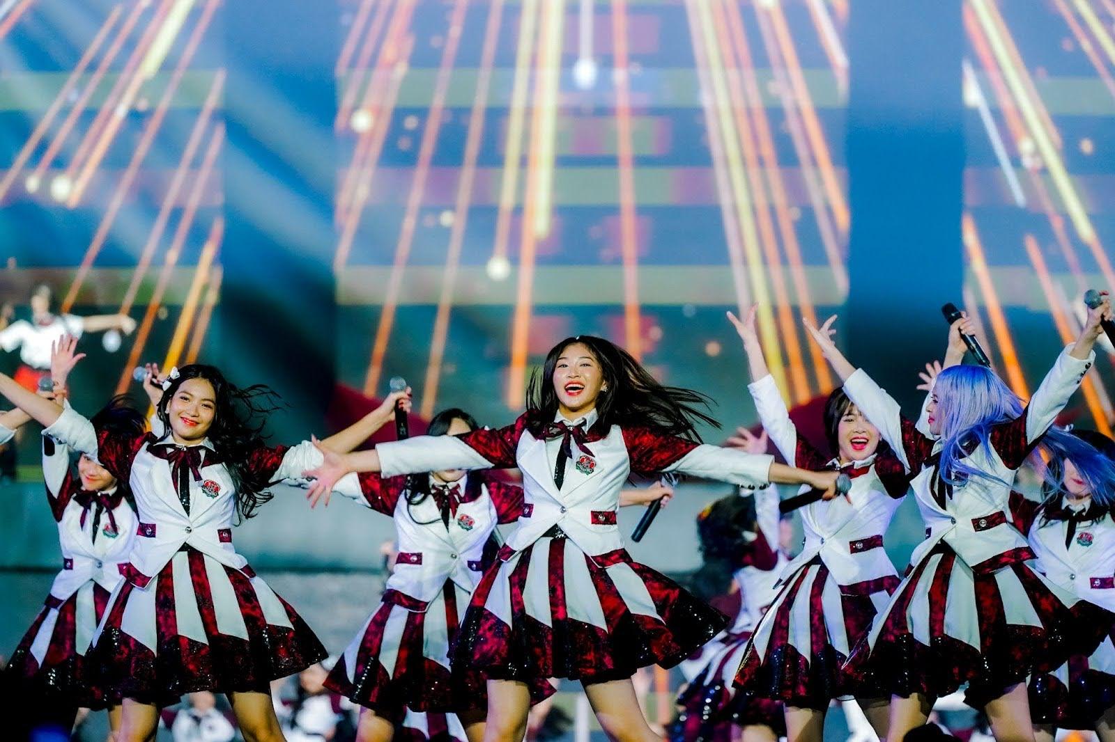 JKT48 Selenggarakan
JKT48 12th Anniversary Concert: "Flowerful"