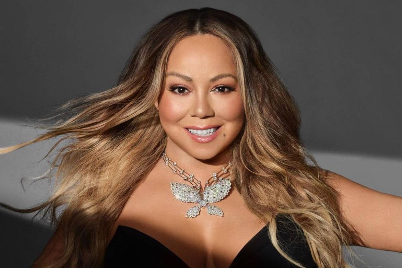 Tampil Stunning di Hari Natal, Yuk Kenakan Riasan A la Mariah Carey! 