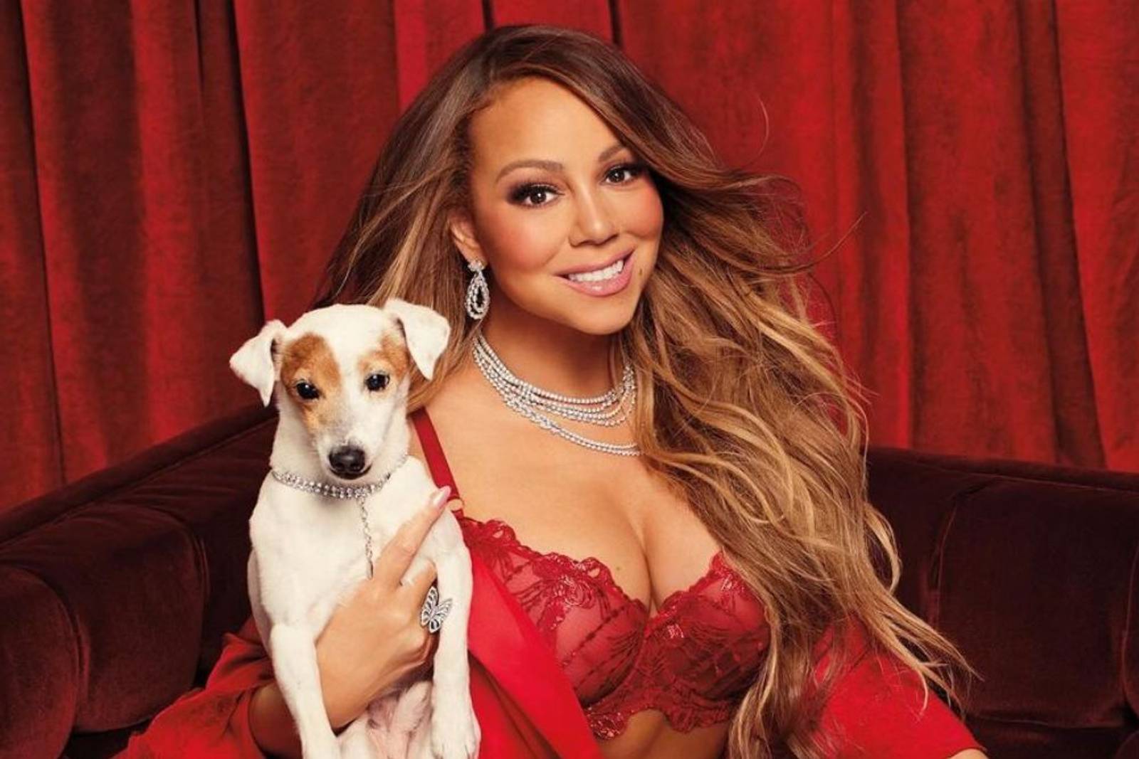 Tampil Stunning di Hari Natal, Yuk Kenakan Riasan A la Mariah Carey! 