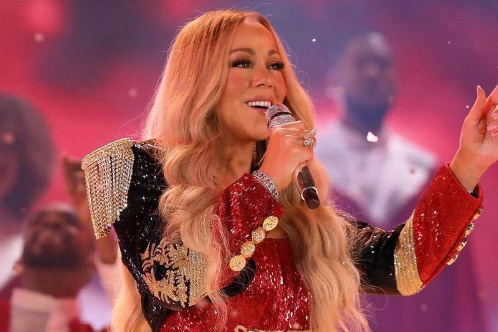 Tampil Stunning di Hari Natal, Yuk Kenakan Riasan A la Mariah Carey! 